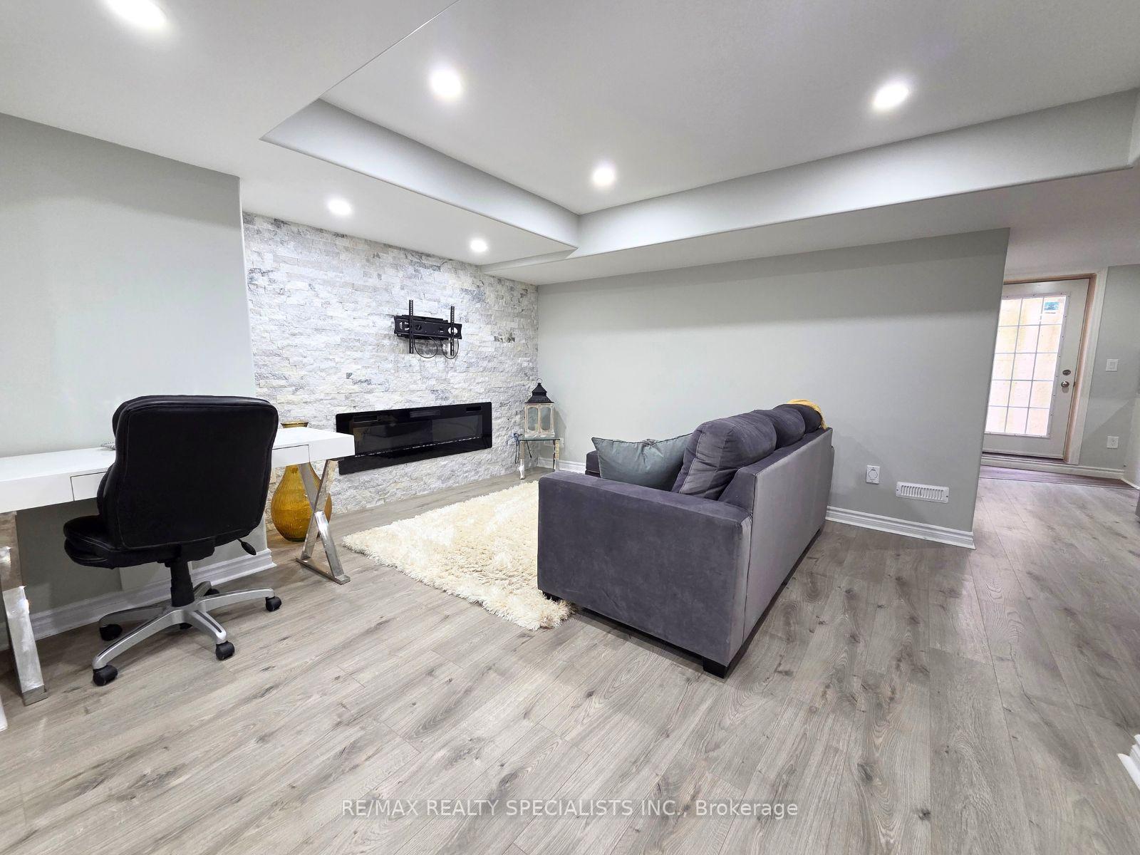 Photo 1 of Unit bsmt, 27 Mistybrook Crescent, Brampton, Fletcher's Meadow — HOMEH