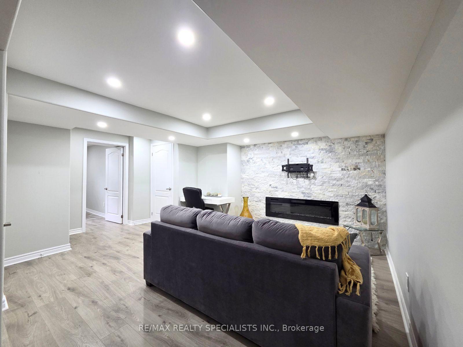 Photo 7 of Unit bsmt, 27 Mistybrook Crescent, Brampton, Fletcher's Meadow — HOMEH