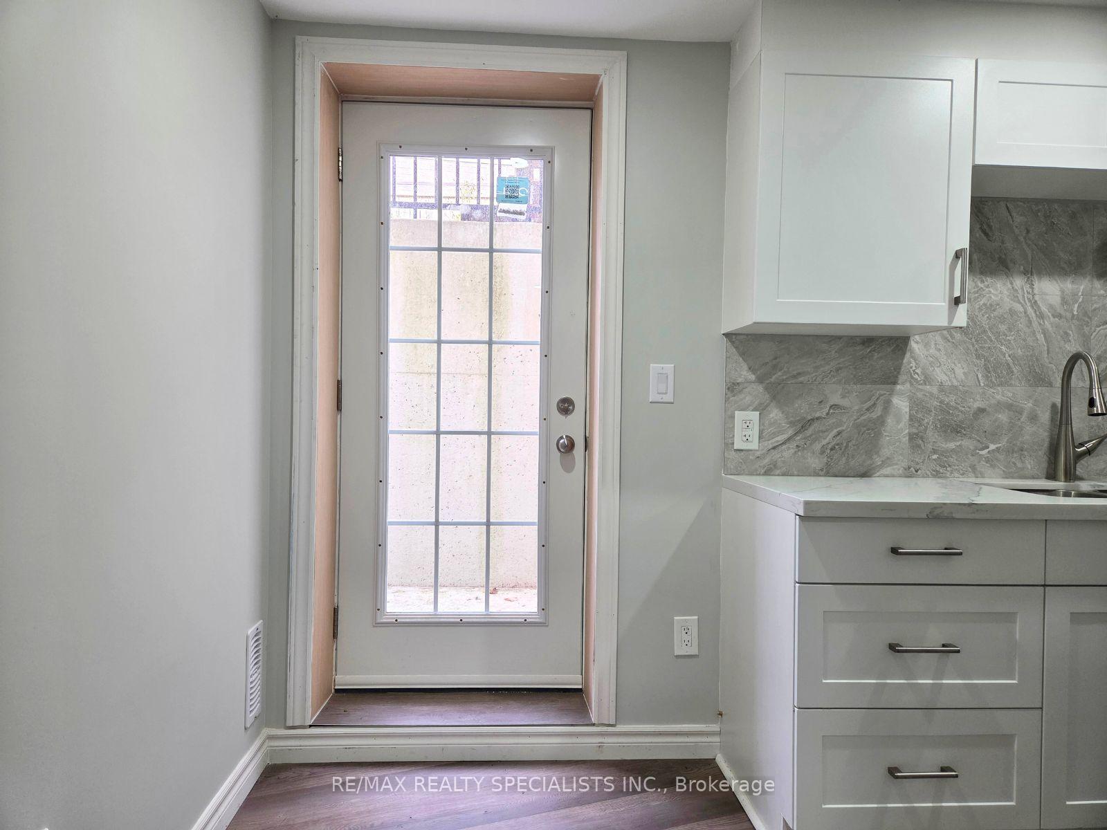 Photo 8 of Unit bsmt, 27 Mistybrook Crescent, Brampton, Fletcher's Meadow — HOMEH