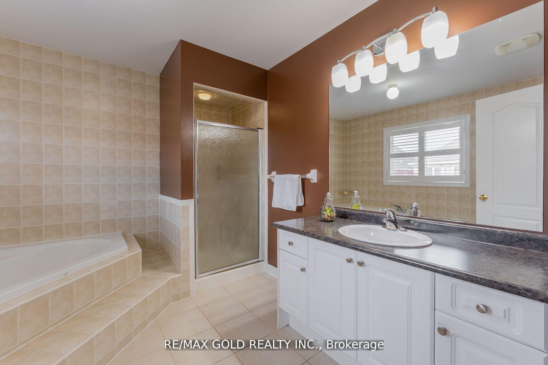 Photo 4 of 16 Runnymede Crescent, Brampton, Sandringham-Wellington — HOMEH