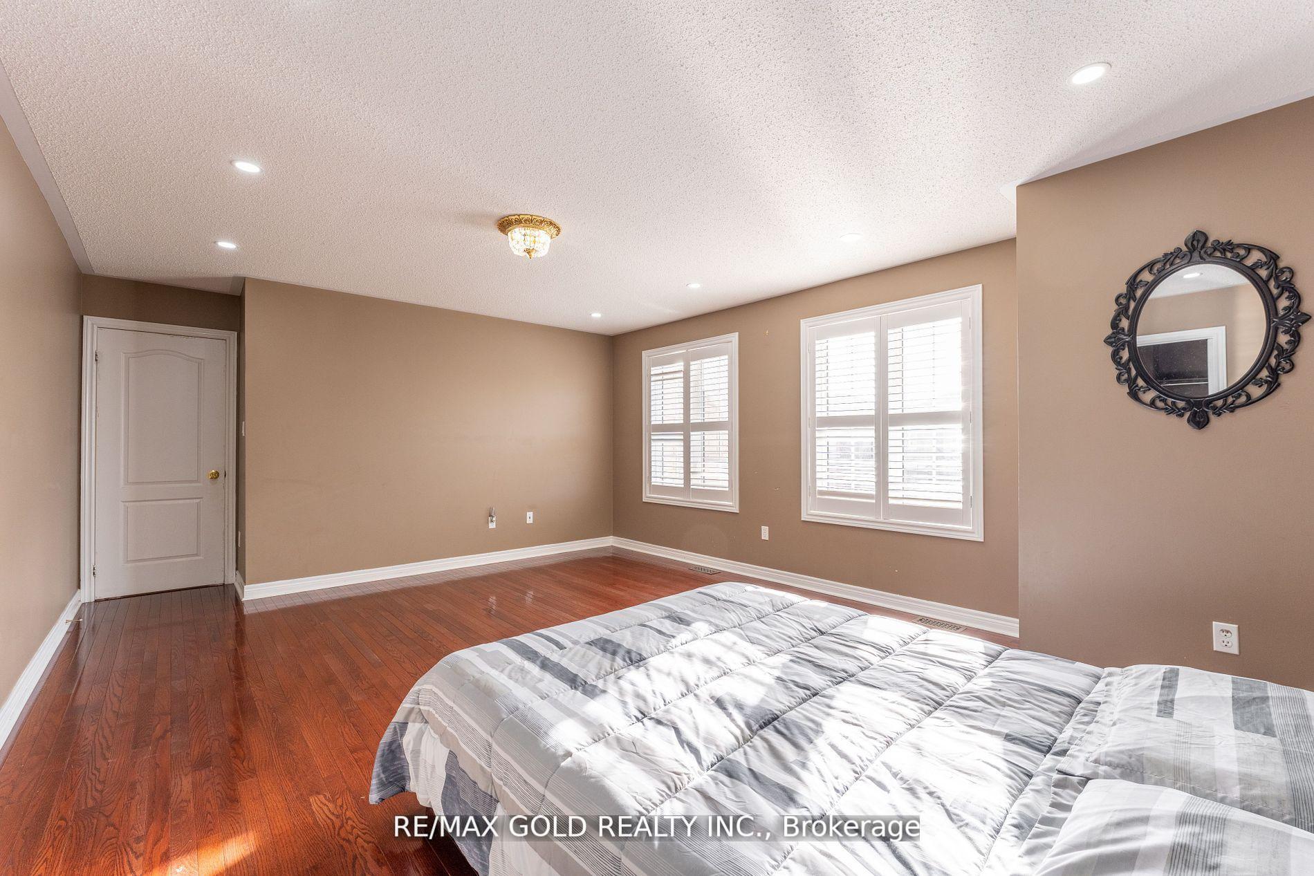 Photo 32 of 16 Runnymede Crescent, Brampton, Sandringham-Wellington — HOMEH