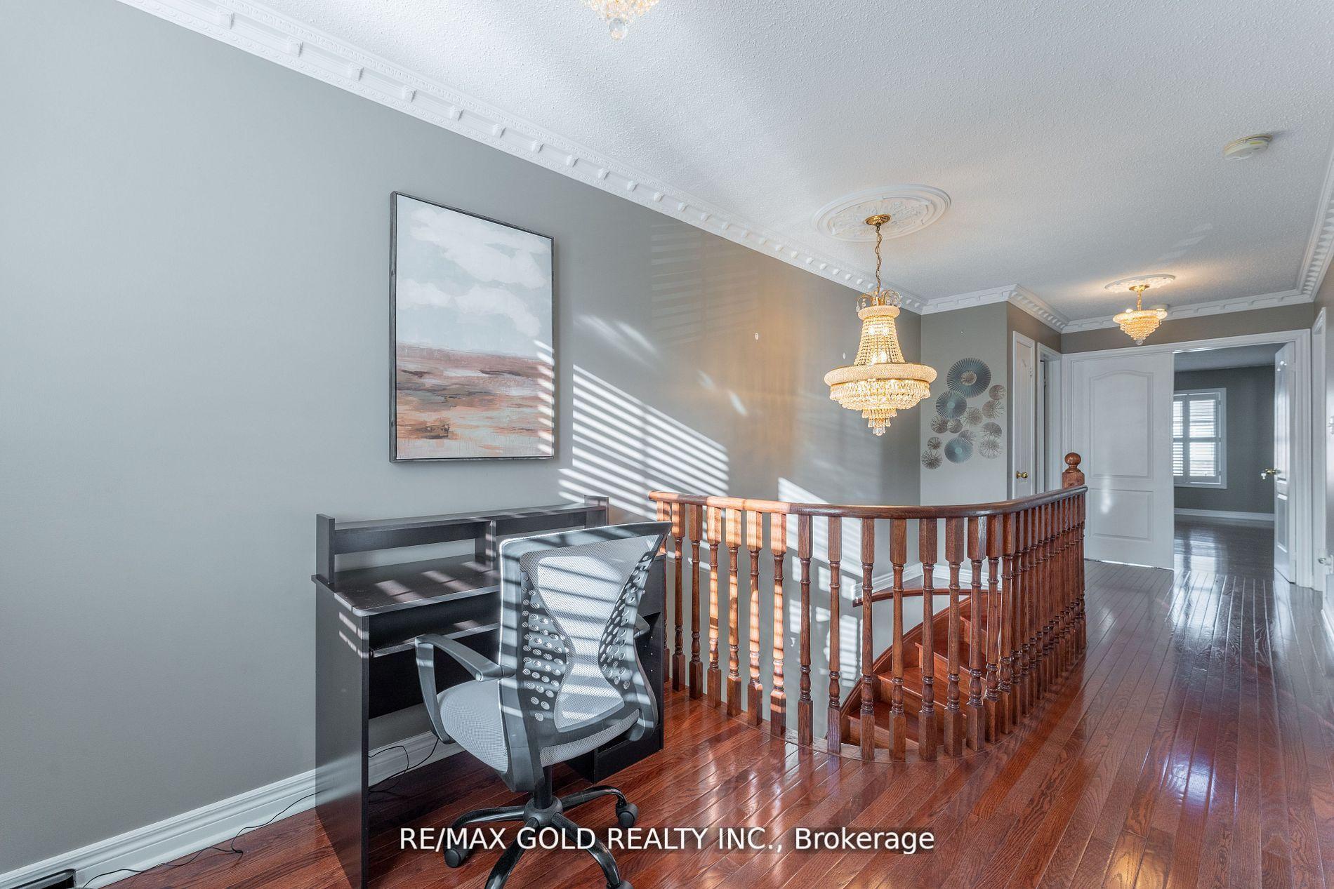Photo 5 of 16 Runnymede Crescent, Brampton, Sandringham-Wellington — HOMEH