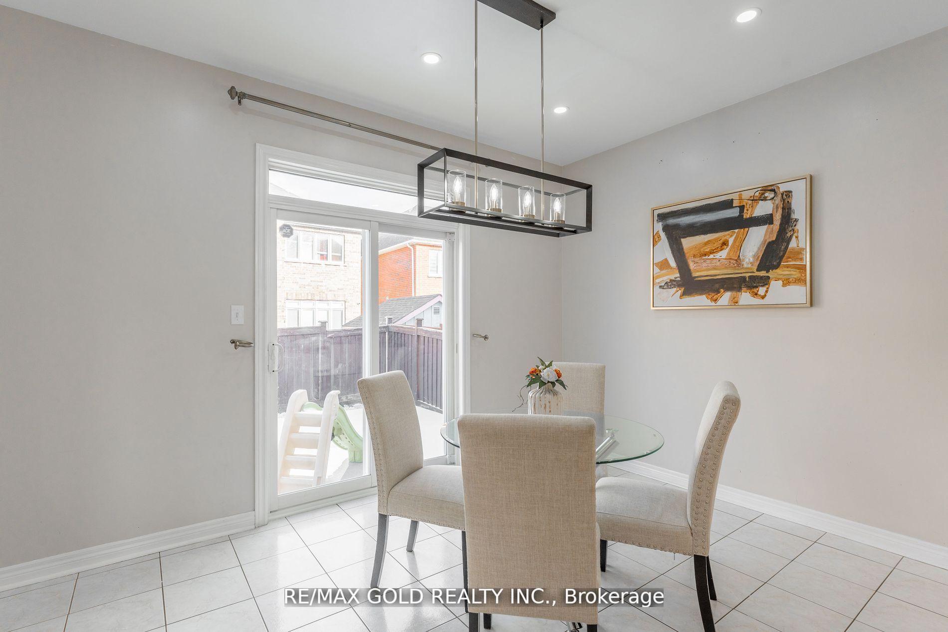 Photo 8 of 16 Runnymede Crescent, Brampton, Sandringham-Wellington — HOMEH
