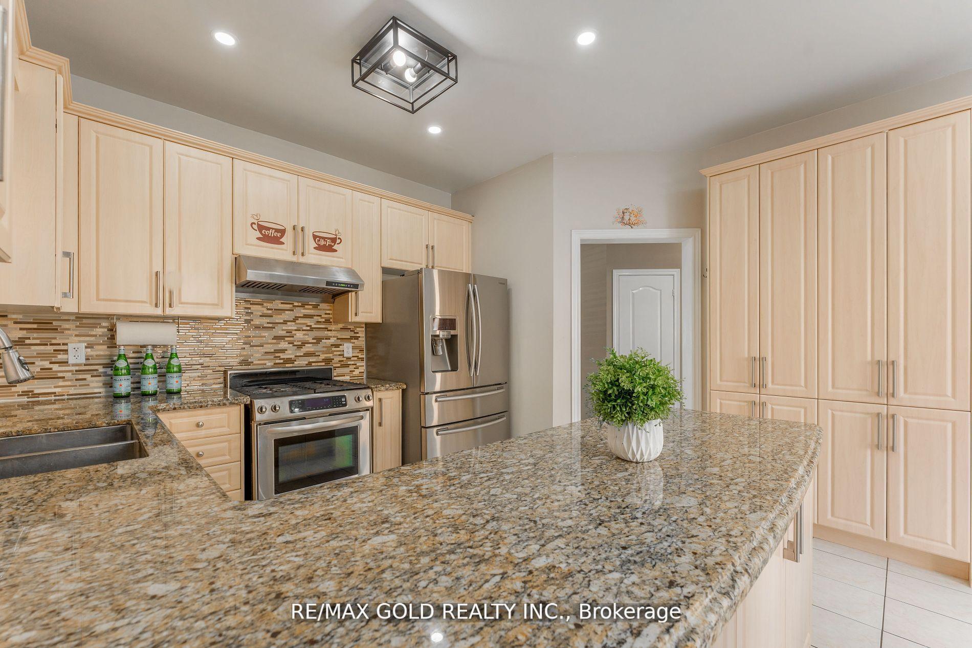 Photo 20 of 16 Runnymede Crescent, Brampton, Sandringham-Wellington — HOMEH
