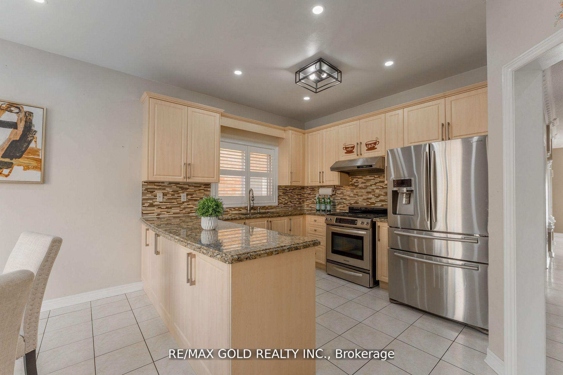 Photo 14 of 16 Runnymede Crescent, Brampton, Sandringham-Wellington — HOMEH