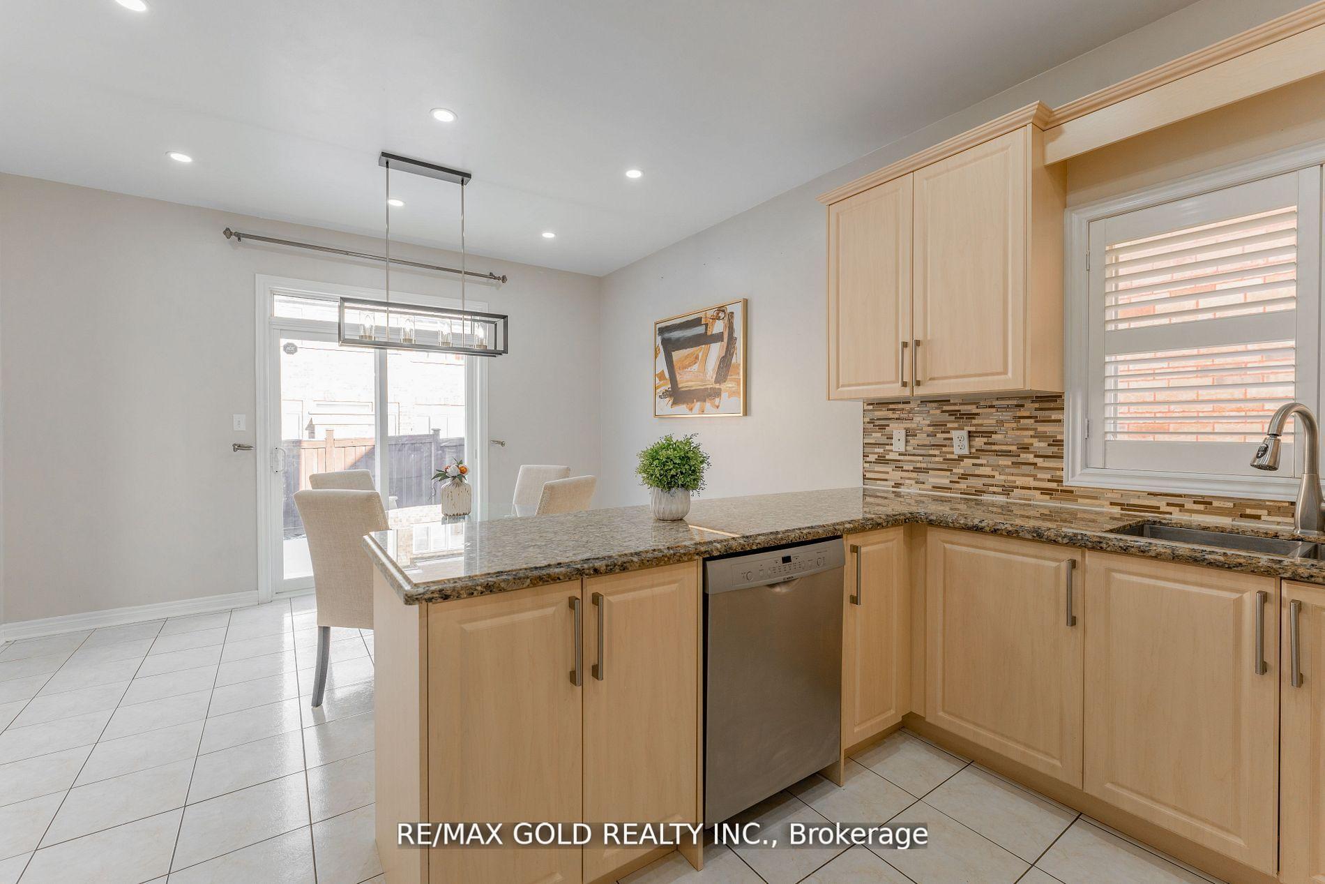 Photo 13 of 16 Runnymede Crescent, Brampton, Sandringham-Wellington — HOMEH
