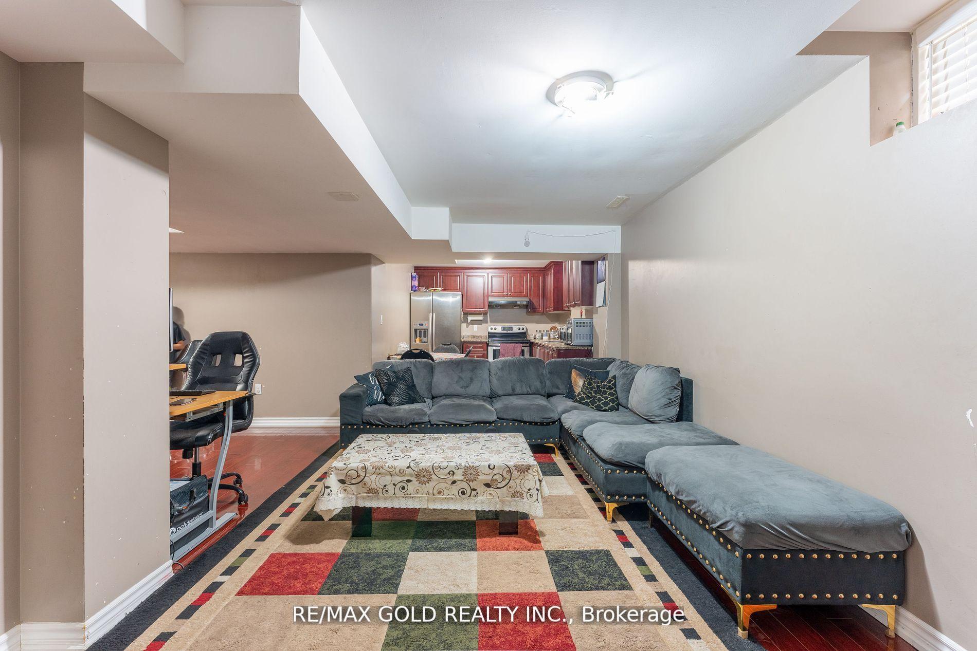 Photo 21 of 16 Runnymede Crescent, Brampton, Sandringham-Wellington — HOMEH