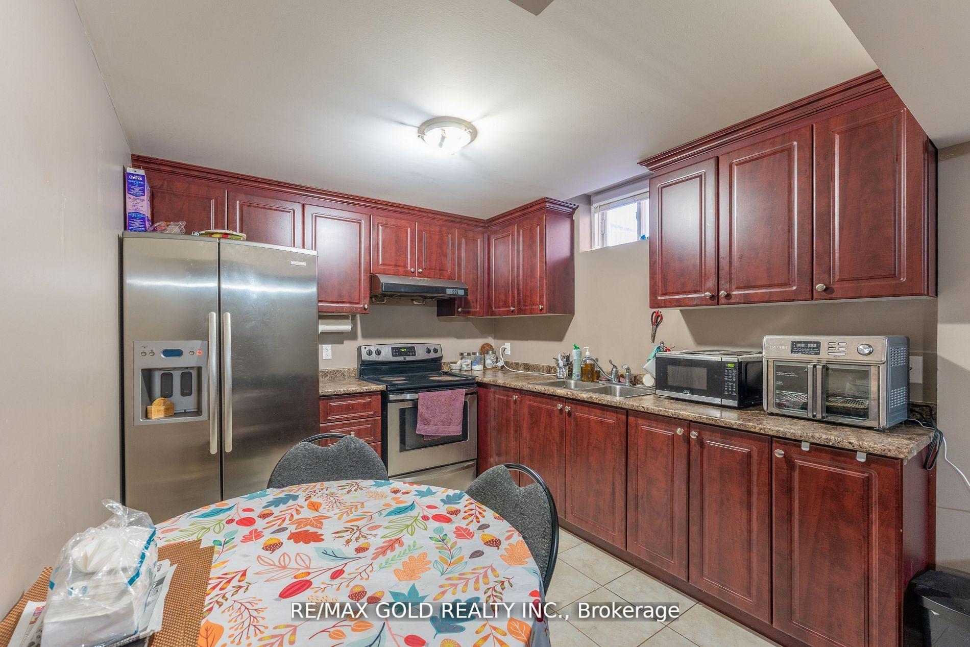 Photo 39 of 16 Runnymede Crescent, Brampton, Sandringham-Wellington — HOMEH