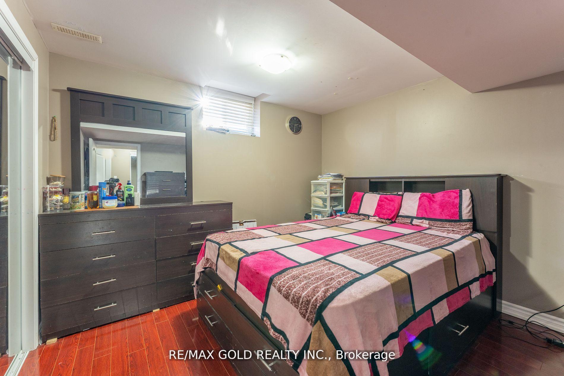 Photo 37 of 16 Runnymede Crescent, Brampton, Sandringham-Wellington — HOMEH