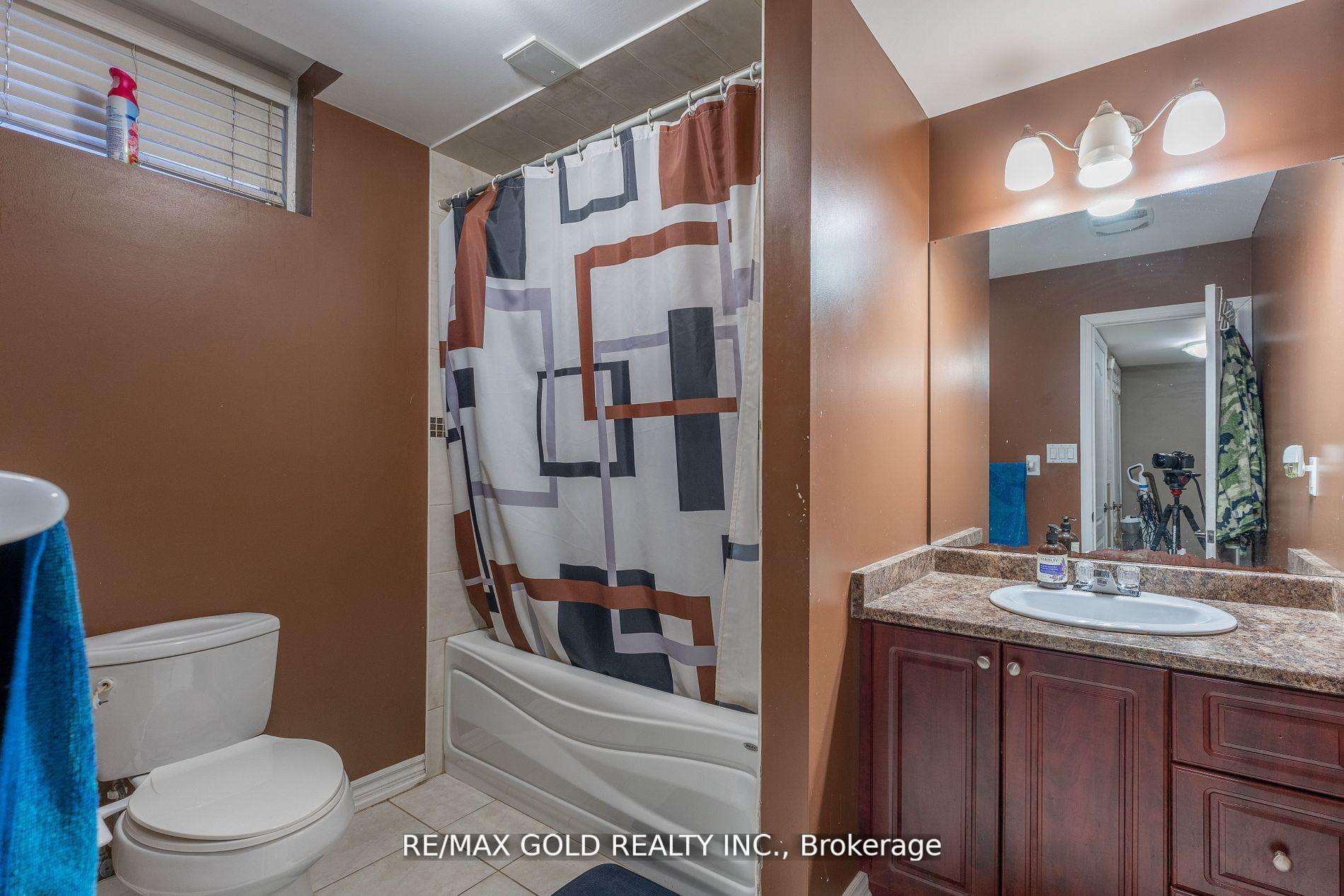 Photo 38 of 16 Runnymede Crescent, Brampton, Sandringham-Wellington — HOMEH