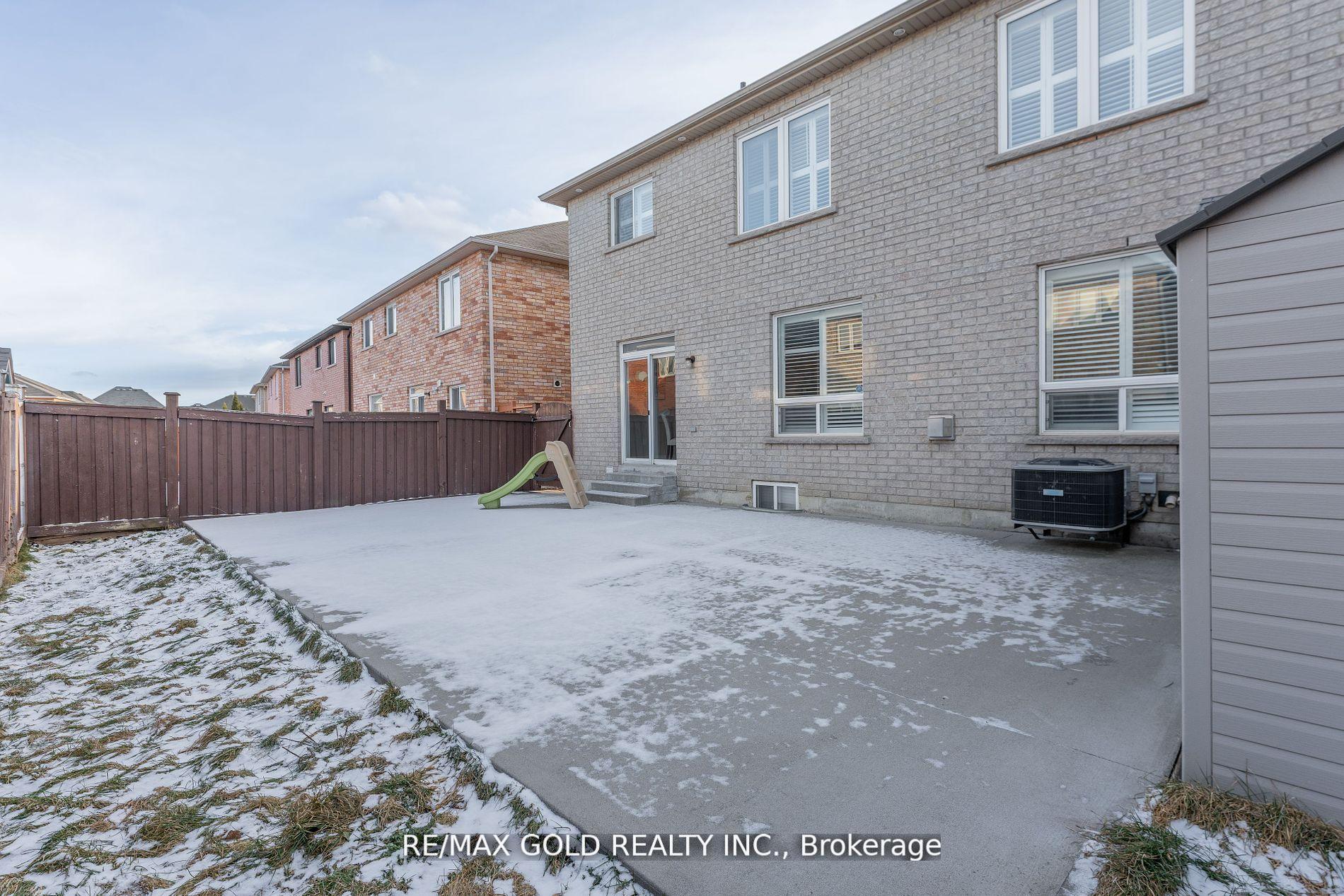 Photo 35 of 16 Runnymede Crescent, Brampton, Sandringham-Wellington — HOMEH
