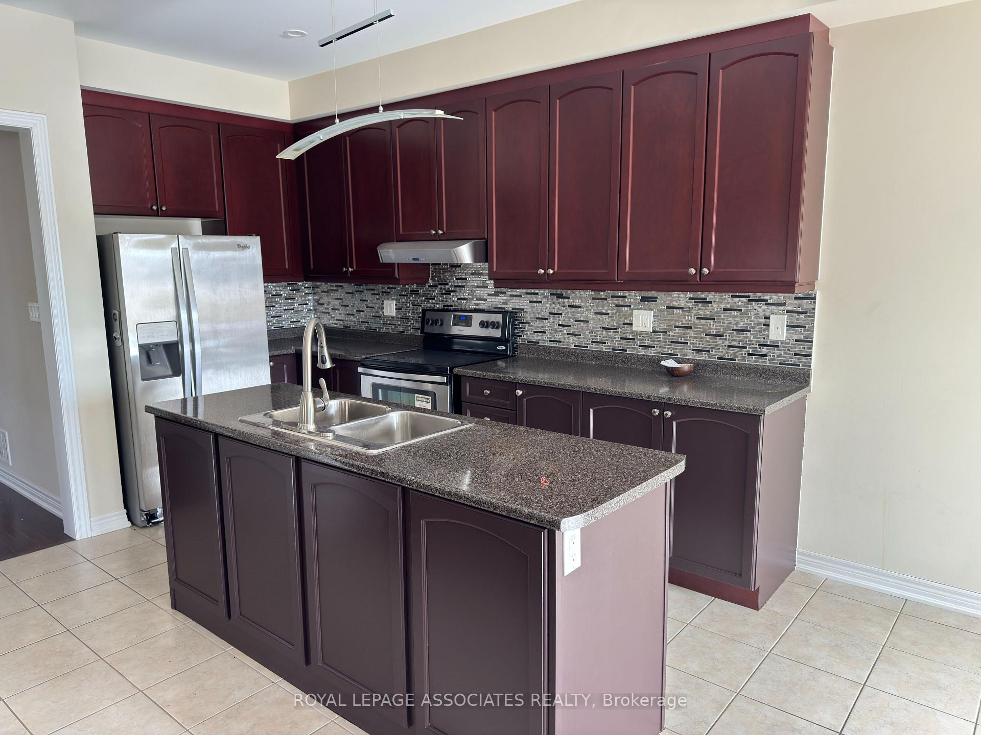 Front of Unit Upper Lv, 75 Meltwater Crescent
