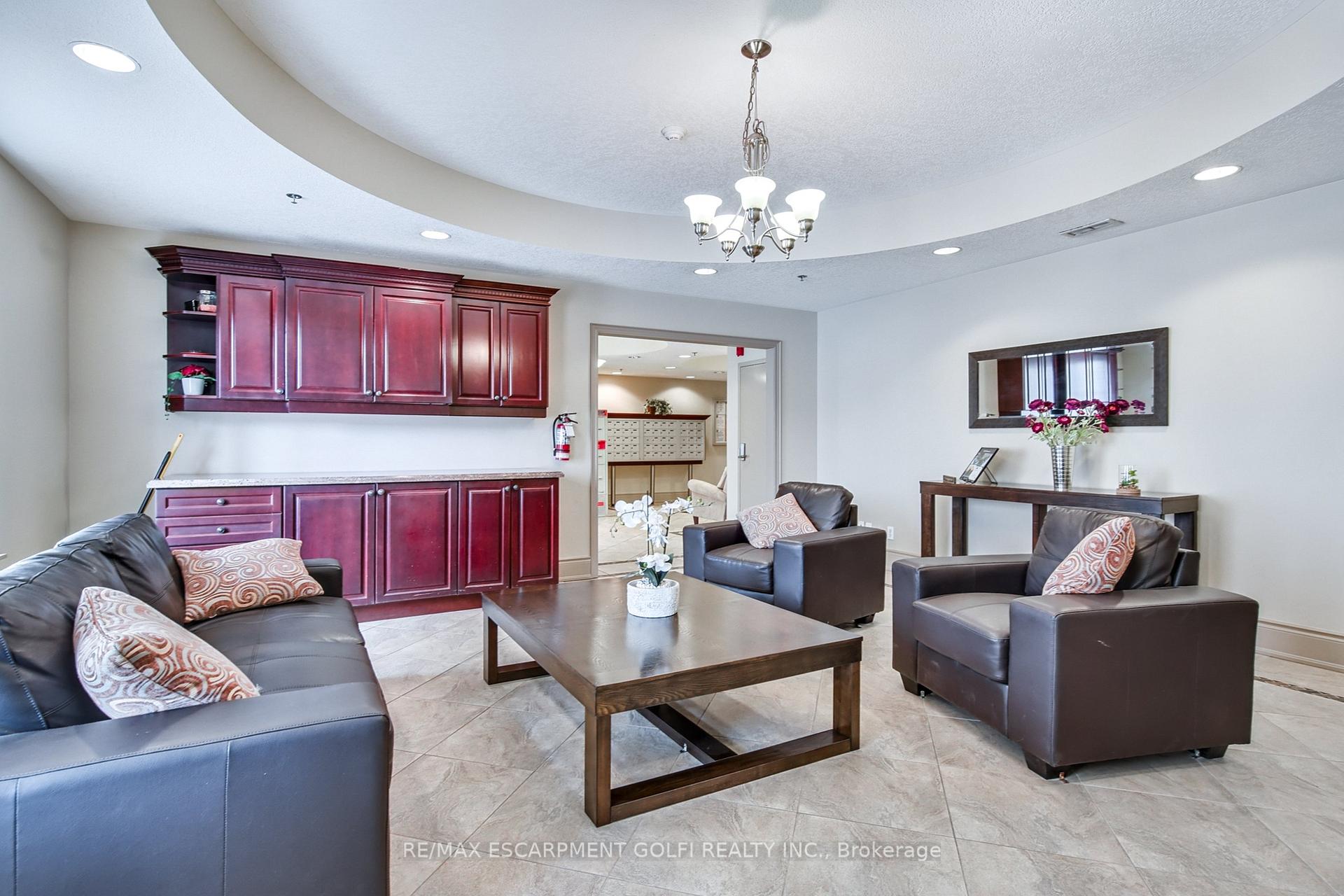 Photo 4 of Unit 401, 47 Caroline Street N, Hamilton, Central — HOMEH