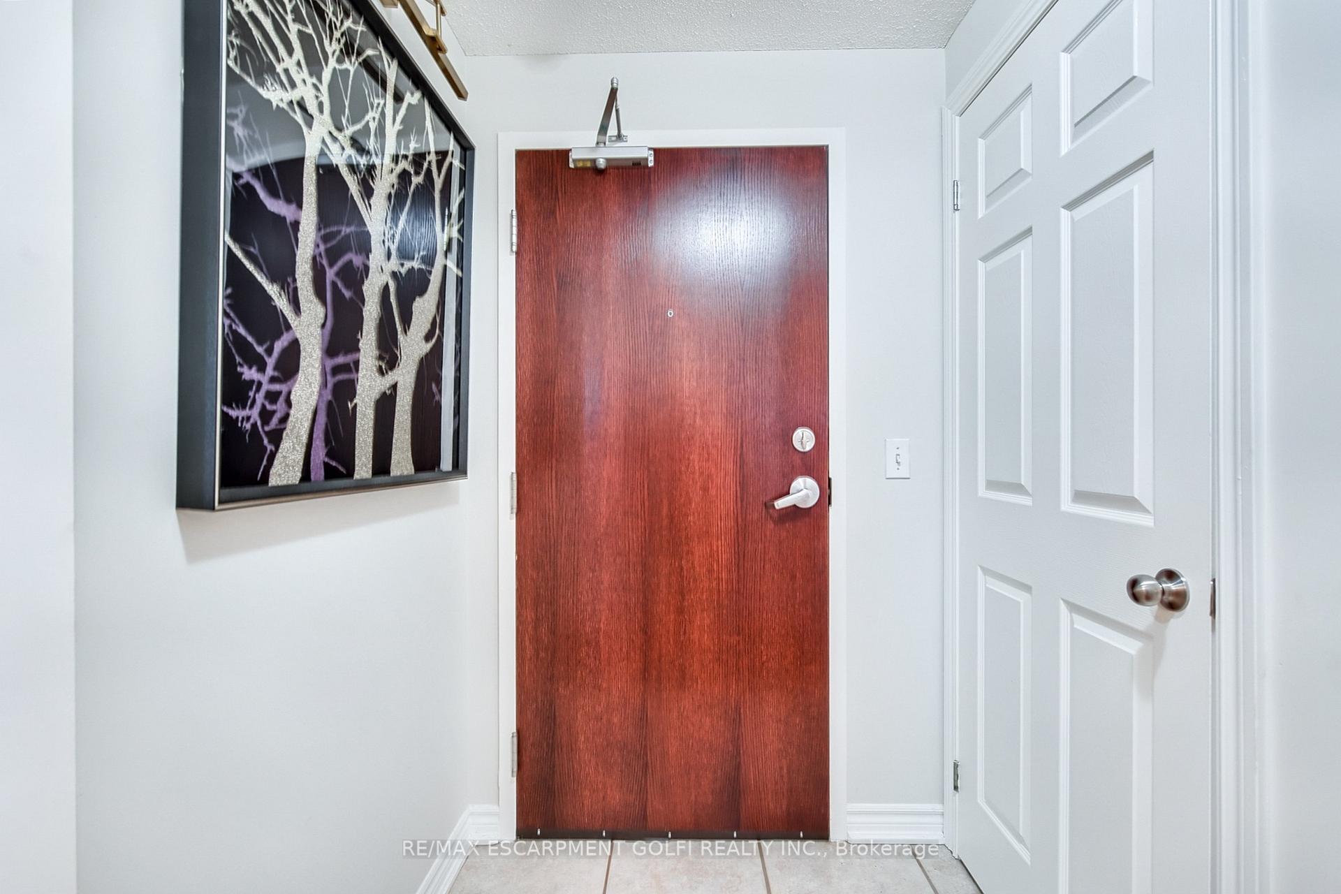 Photo 2 of Unit 401, 47 Caroline Street N, Hamilton, Central — HOMEH