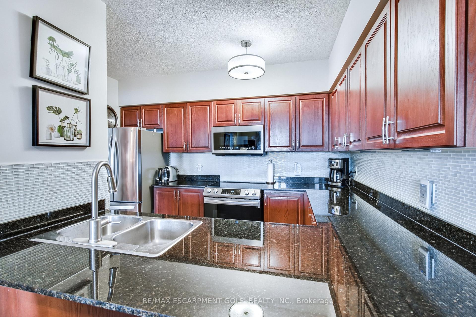 Photo 7 of Unit 401, 47 Caroline Street N, Hamilton, Central — HOMEH