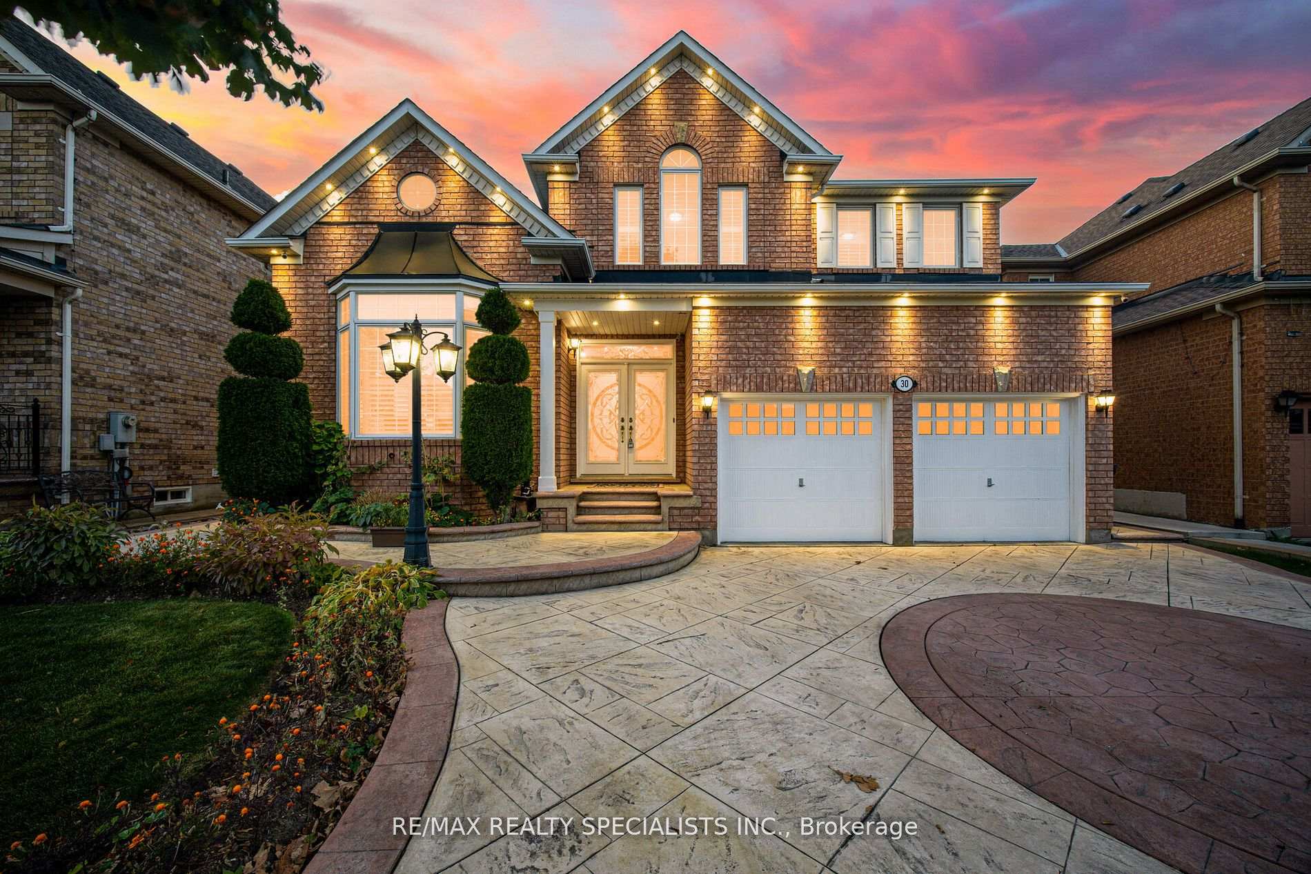 Front of 30 Latania Boulevard