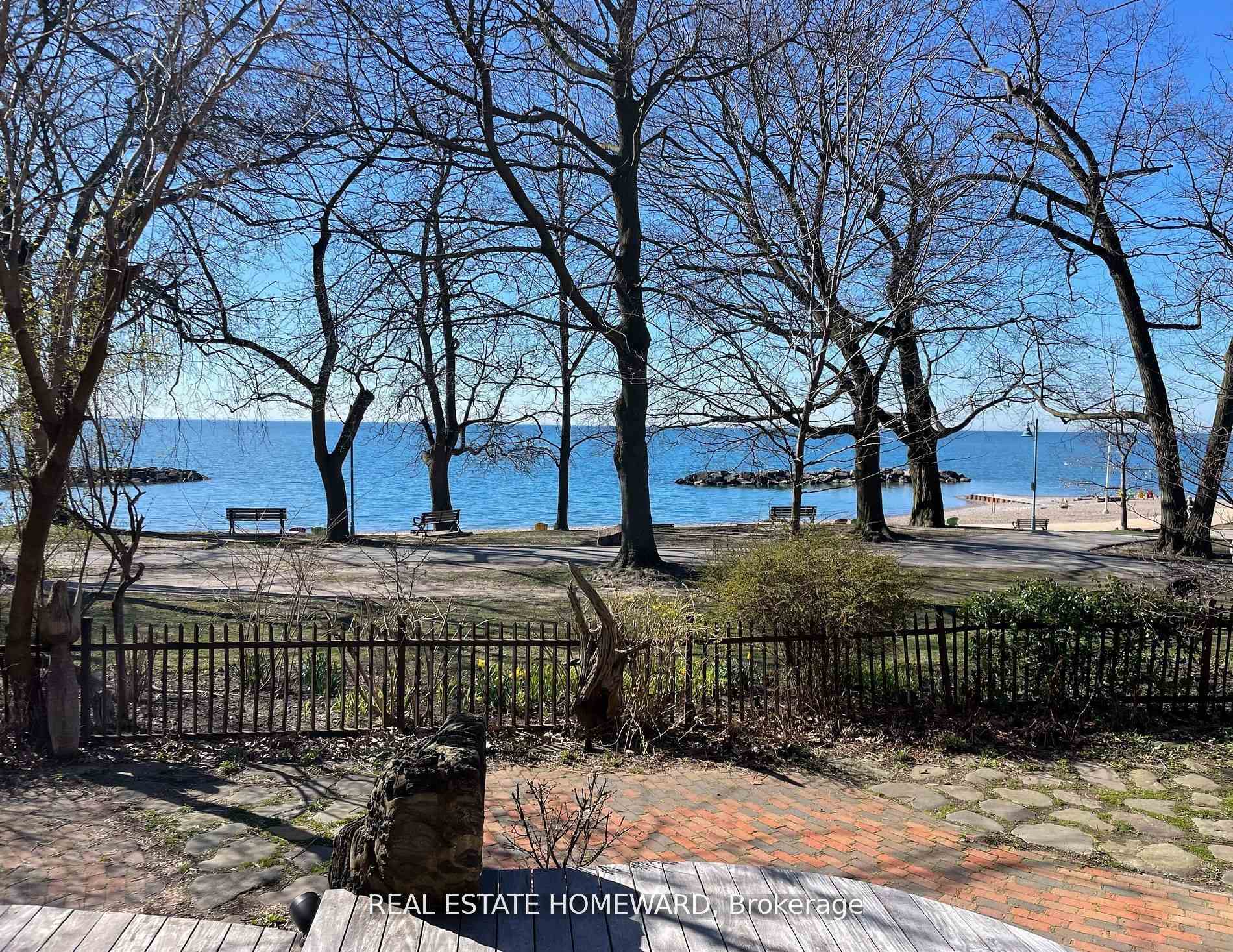 Front of 2A Fernwood Park Avenue