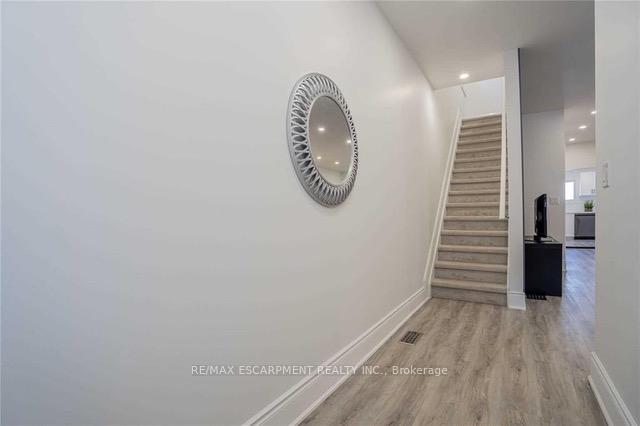 Photo 3 of 1031 Cannon Street E, Hamilton, Crown Point — HOMEH