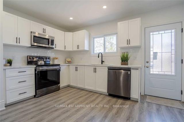 Photo 4 of 1031 Cannon Street E, Hamilton, Crown Point — HOMEH
