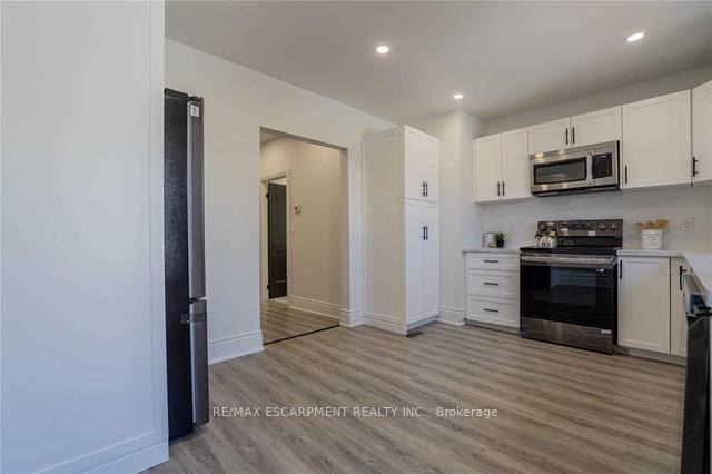 Photo 5 of 1031 Cannon Street E, Hamilton, Crown Point — HOMEH