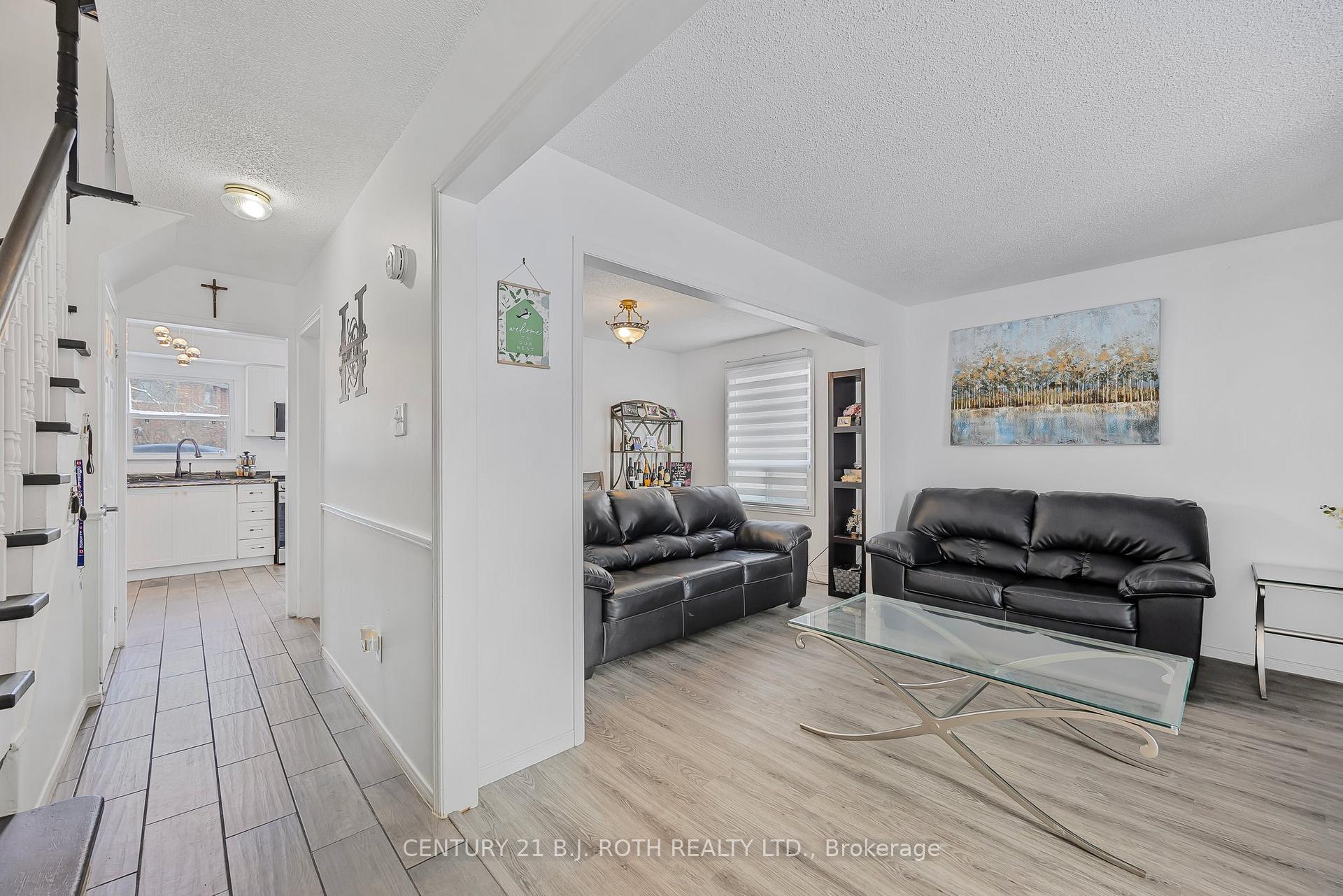 Photo 15 of 13 Wallace Drive, Barrie, Northwest — HOMEH