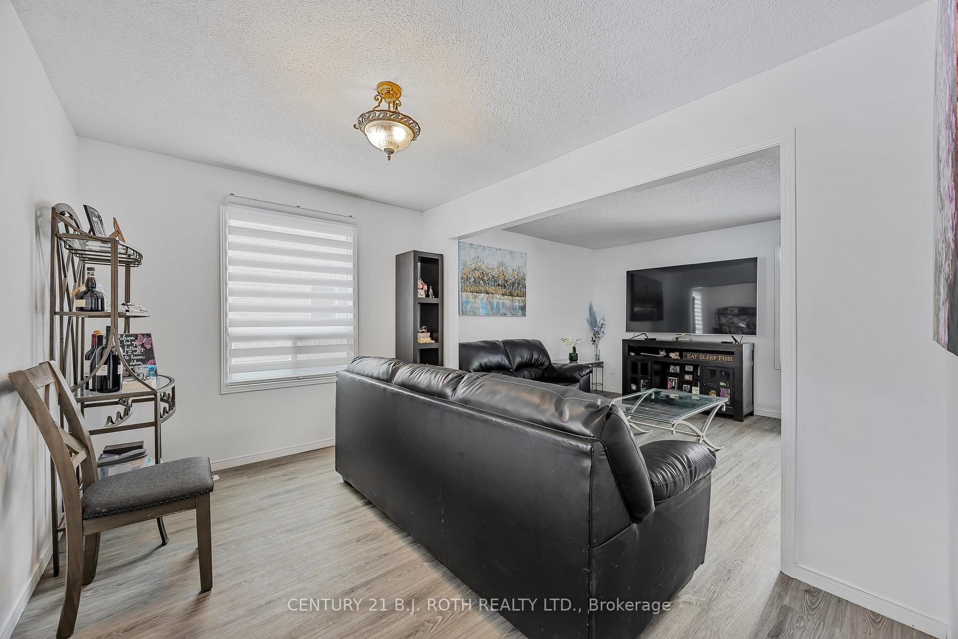 Photo 8 of 13 Wallace Drive, Barrie, Northwest — HOMEH