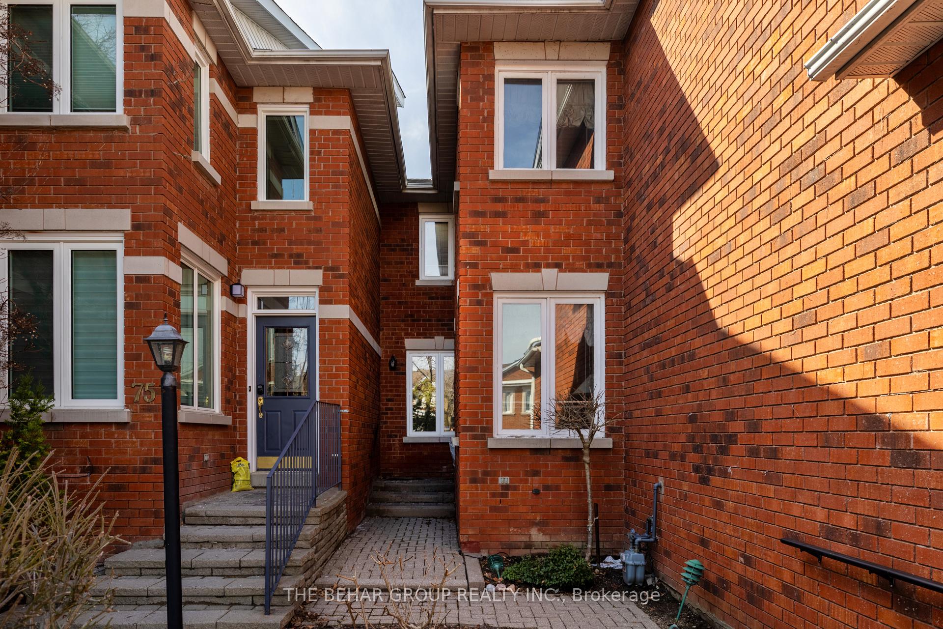 Photo 2 of 73 Brownstone Circle, Vaughan, Crestwood-Springfarm-Yorkhill — HOMEH