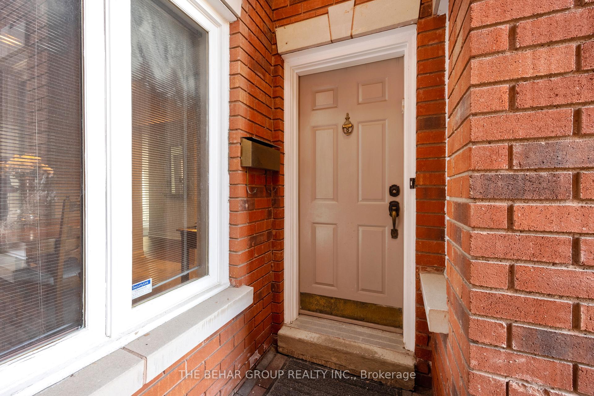 Photo 12 of 73 Brownstone Circle, Vaughan, Crestwood-Springfarm-Yorkhill — HOMEH