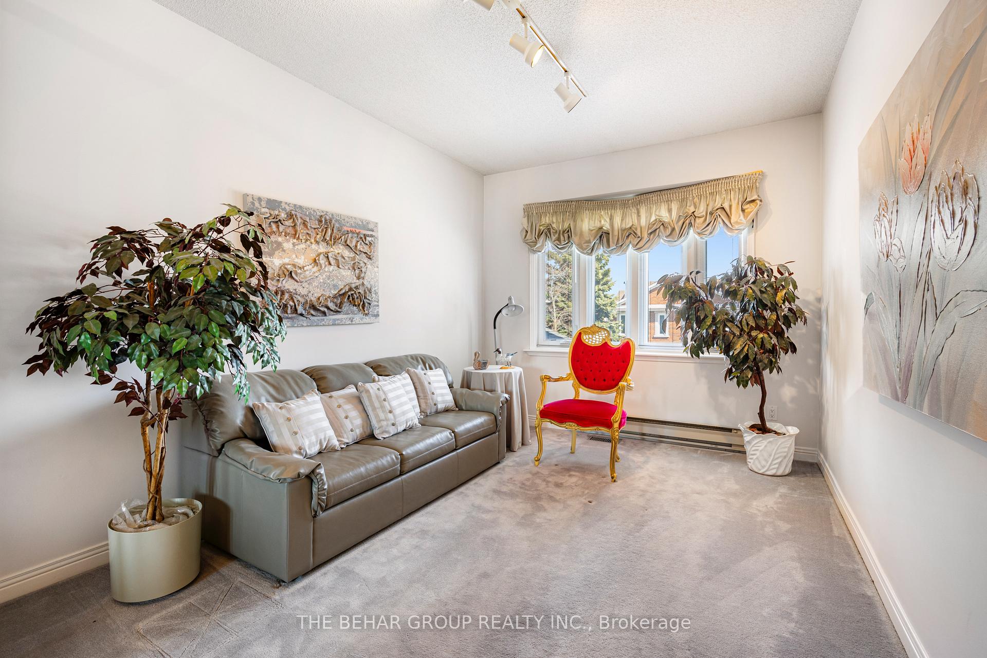 Photo 10 of 73 Brownstone Circle, Vaughan, Crestwood-Springfarm-Yorkhill — HOMEH