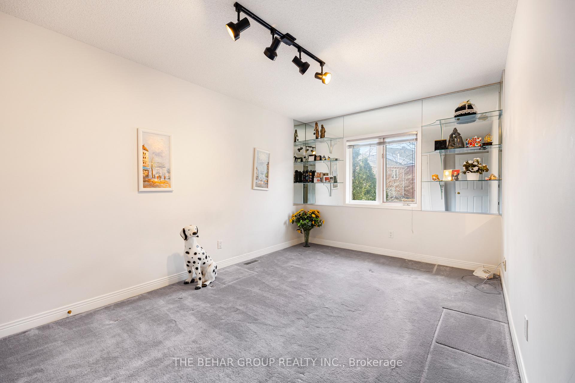 Photo 5 of 73 Brownstone Circle, Vaughan, Crestwood-Springfarm-Yorkhill — HOMEH