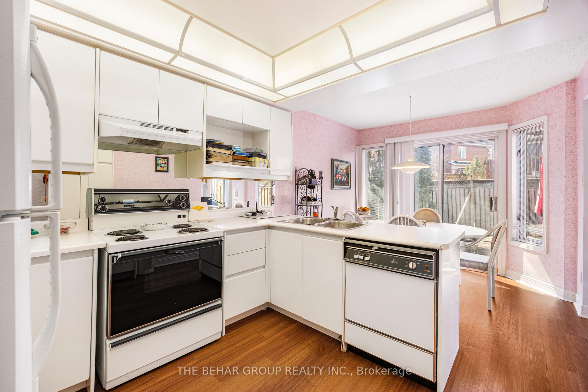 Photo 11 of 73 Brownstone Circle, Vaughan, Crestwood-Springfarm-Yorkhill — HOMEH