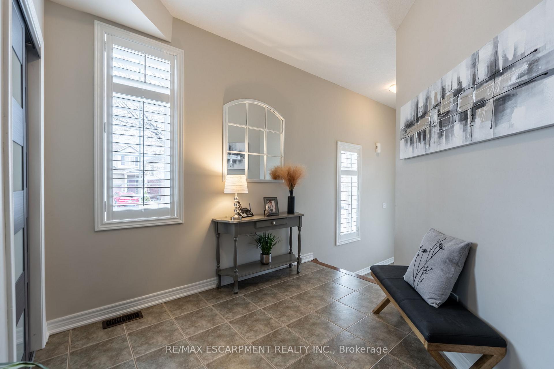 Photo 4 of 93 Browview Drive, Hamilton, Waterdown — HOMEH