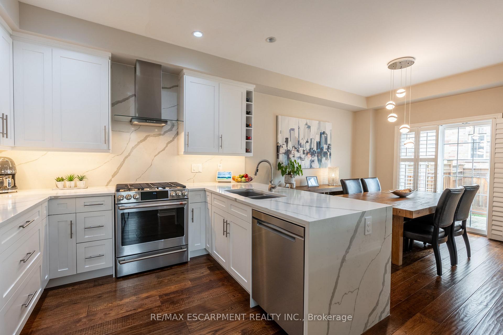 Photo 11 of 93 Browview Drive, Hamilton, Waterdown — HOMEH