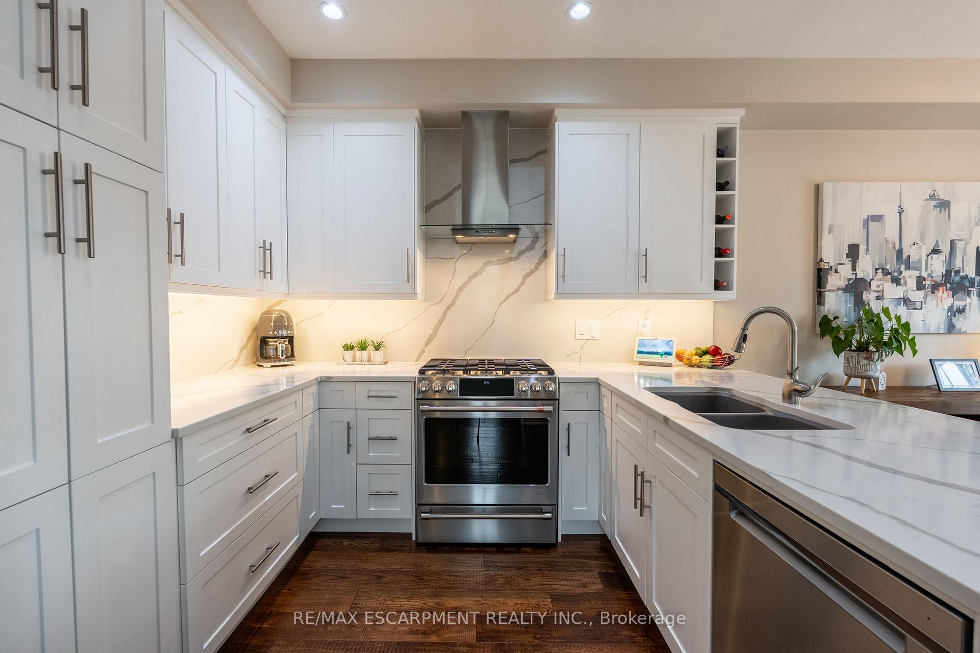Photo 2 of 93 Browview Drive, Hamilton, Waterdown — HOMEH
