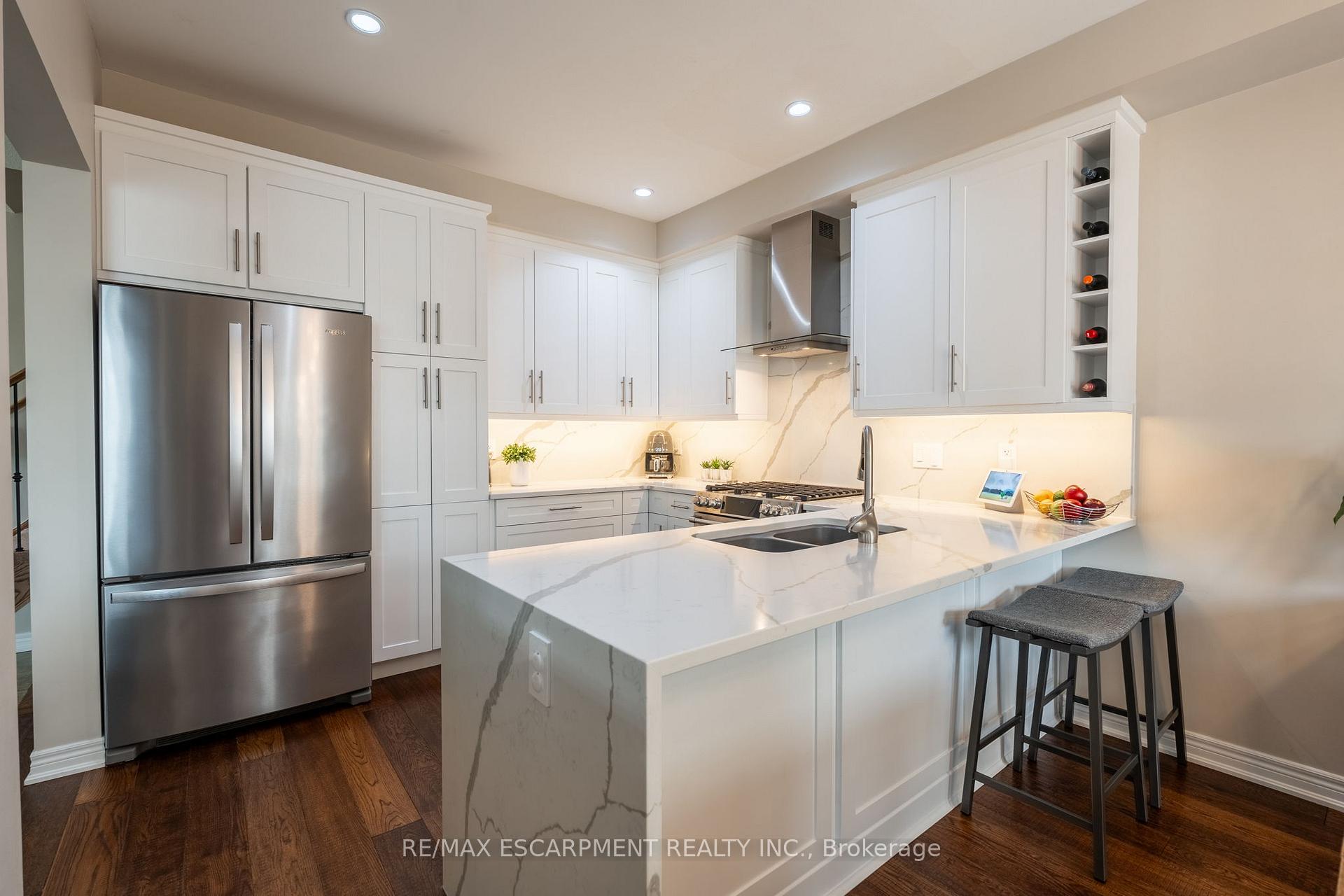 Photo 3 of 93 Browview Drive, Hamilton, Waterdown — HOMEH