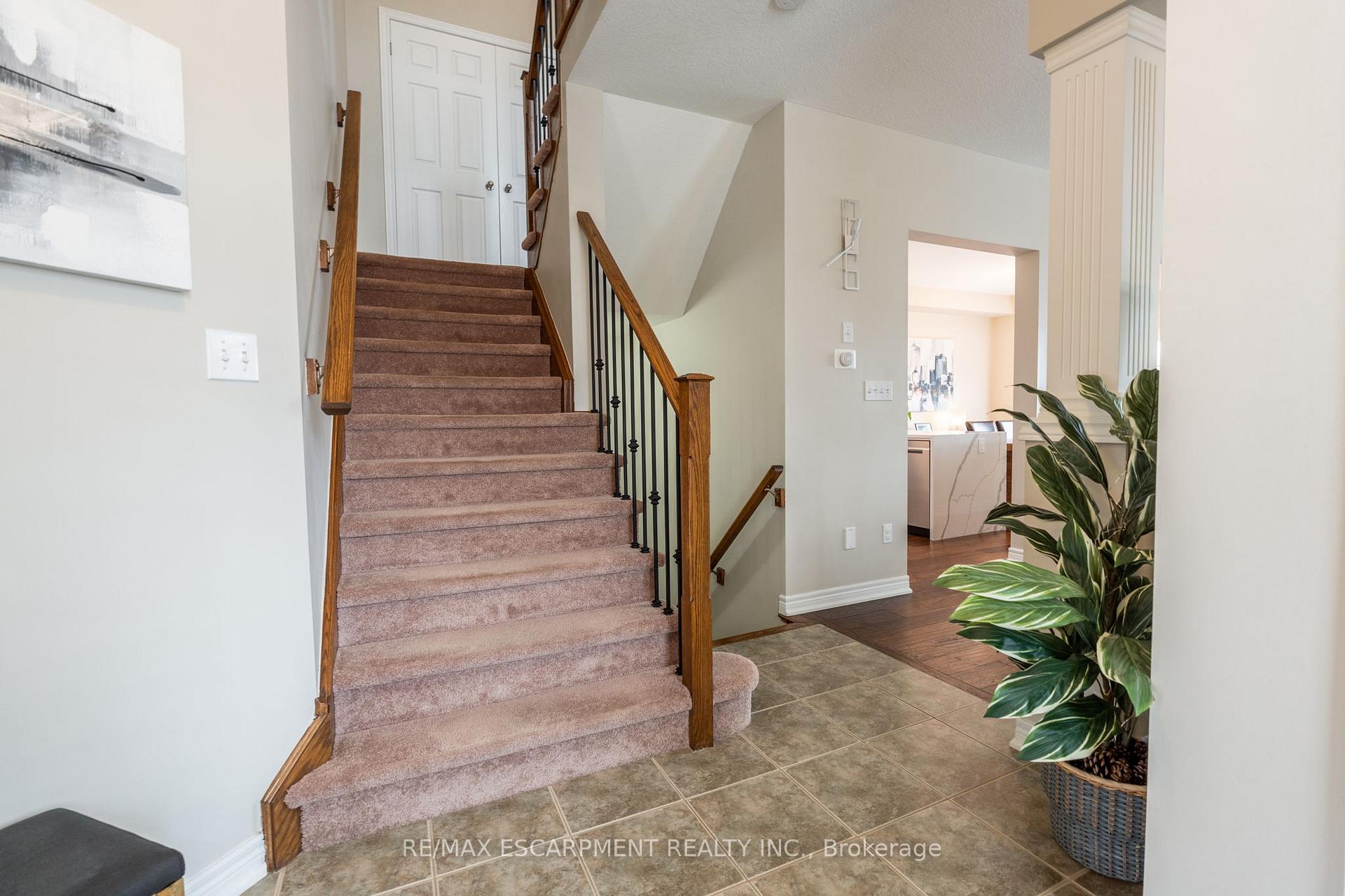 Photo 12 of 93 Browview Drive, Hamilton, Waterdown — HOMEH