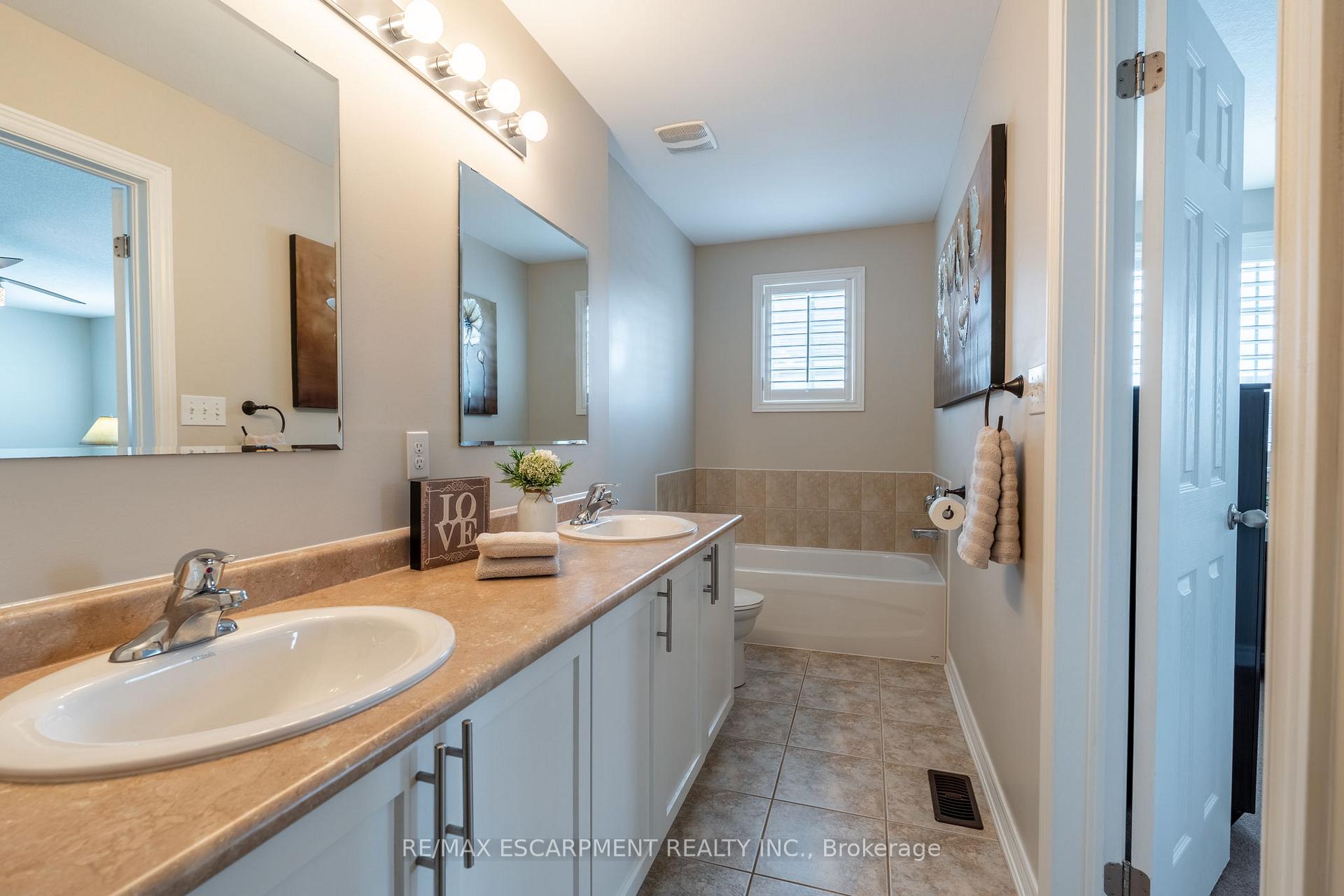 Photo 24 of 93 Browview Drive, Hamilton, Waterdown — HOMEH