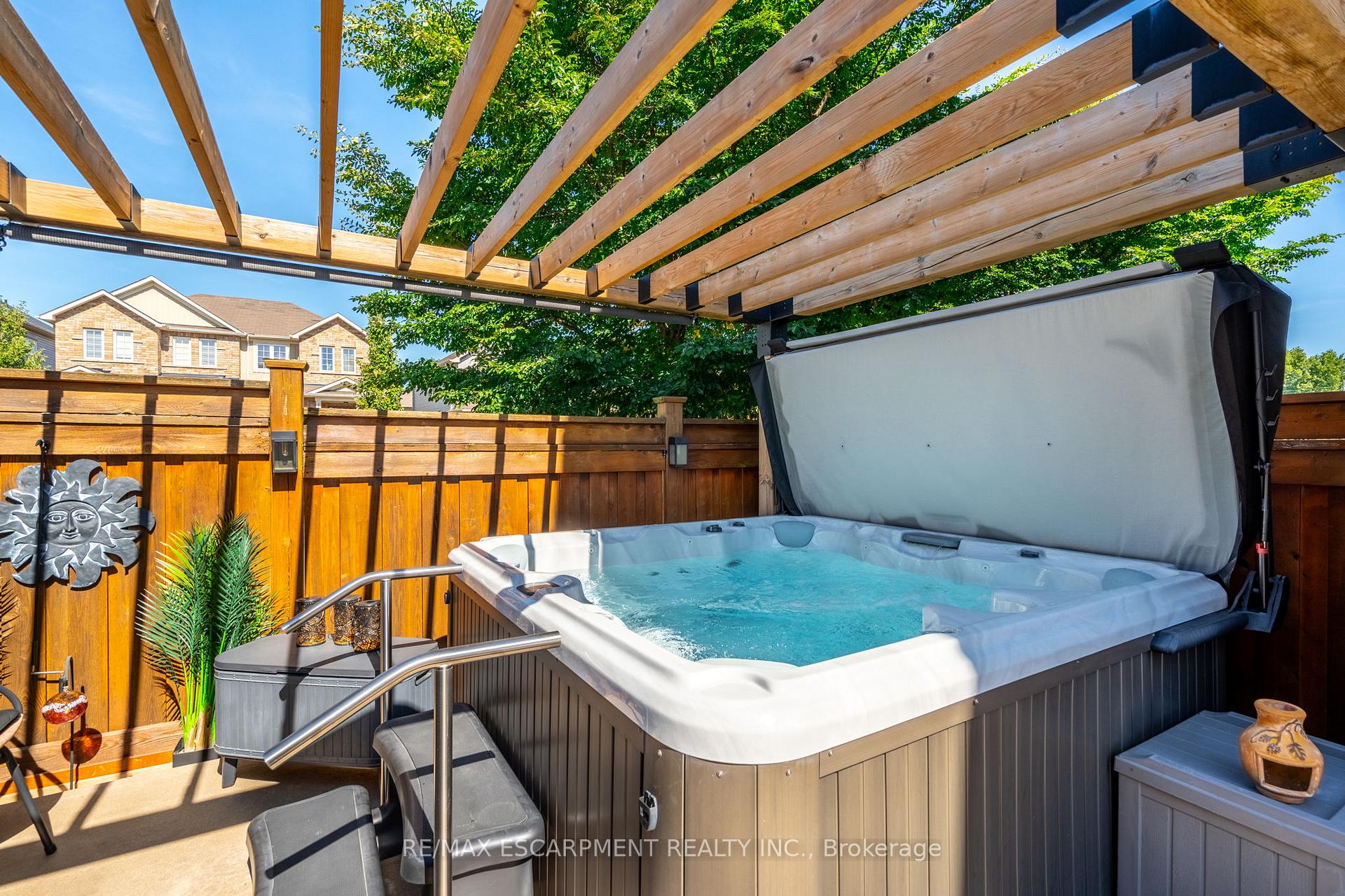 Photo 33 of 93 Browview Drive, Hamilton, Waterdown — HOMEH