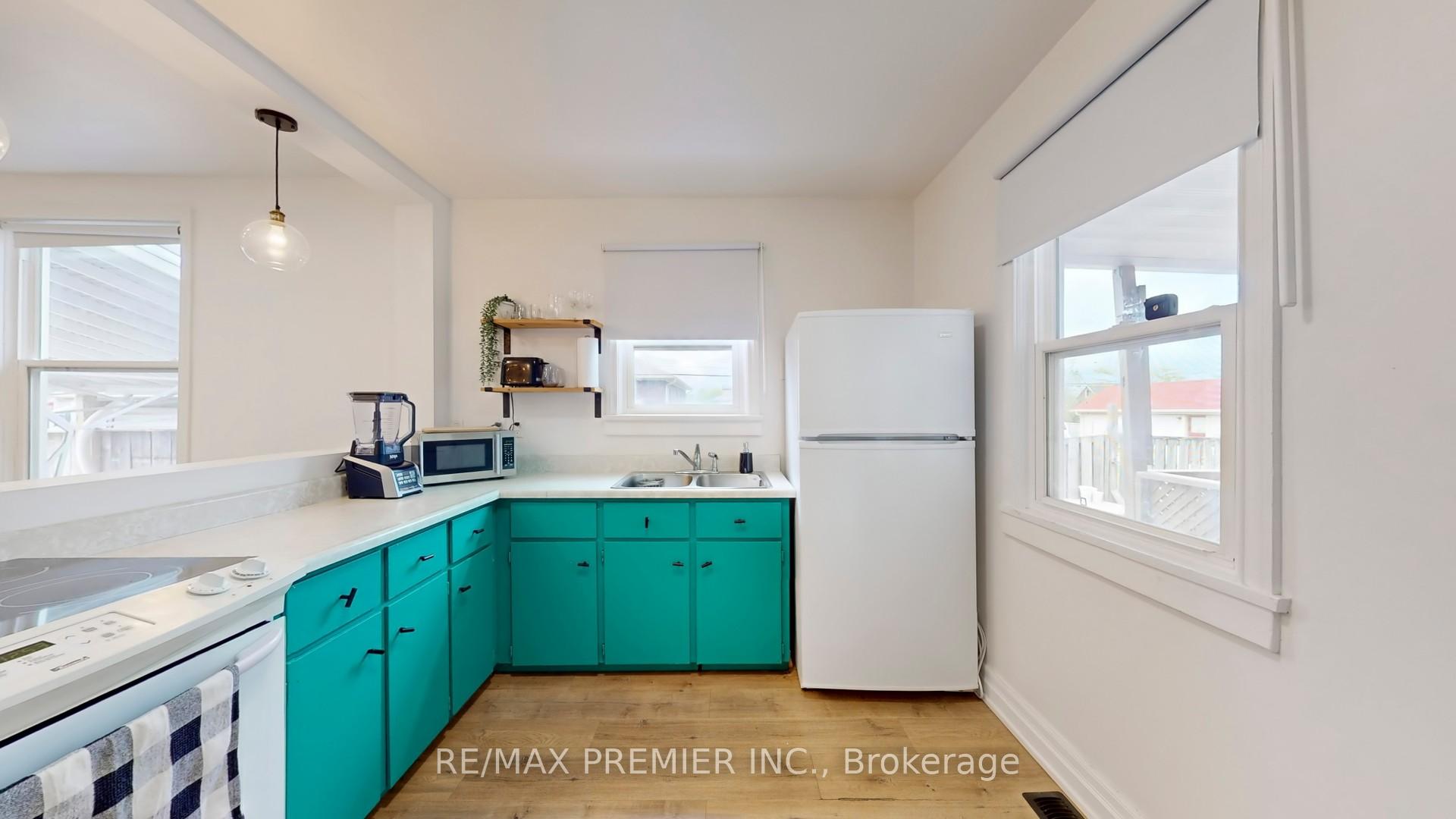 Photo 9 of 1 Burness Drive, St. Catharines, Secord Woods — HOMEH