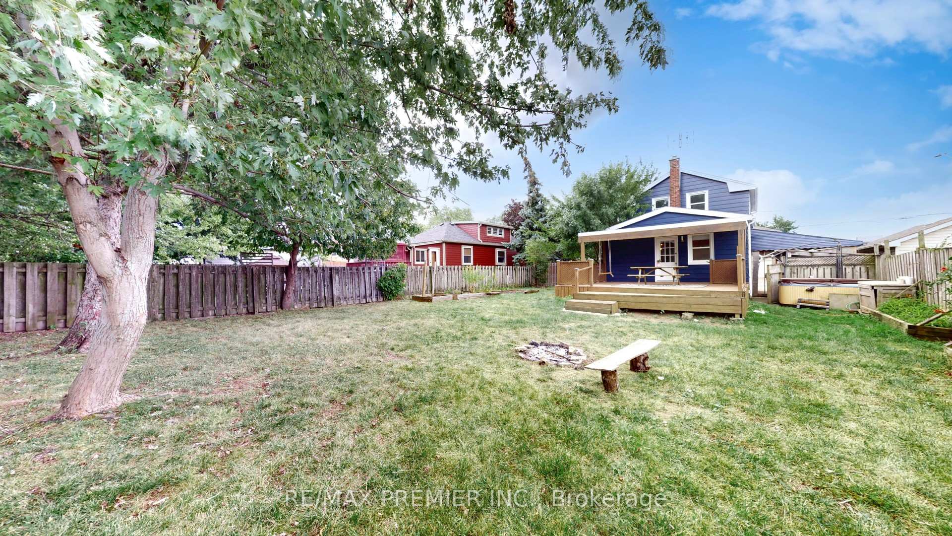 Photo 12 of 1 Burness Drive, St. Catharines, Secord Woods — HOMEH