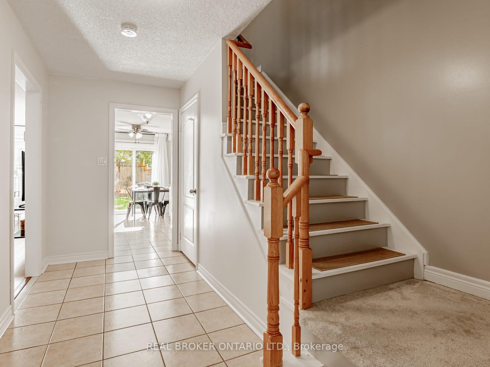 Photo 2 of 8 Rolling Hills Lane, Caledon, Bolton West — HOMEH