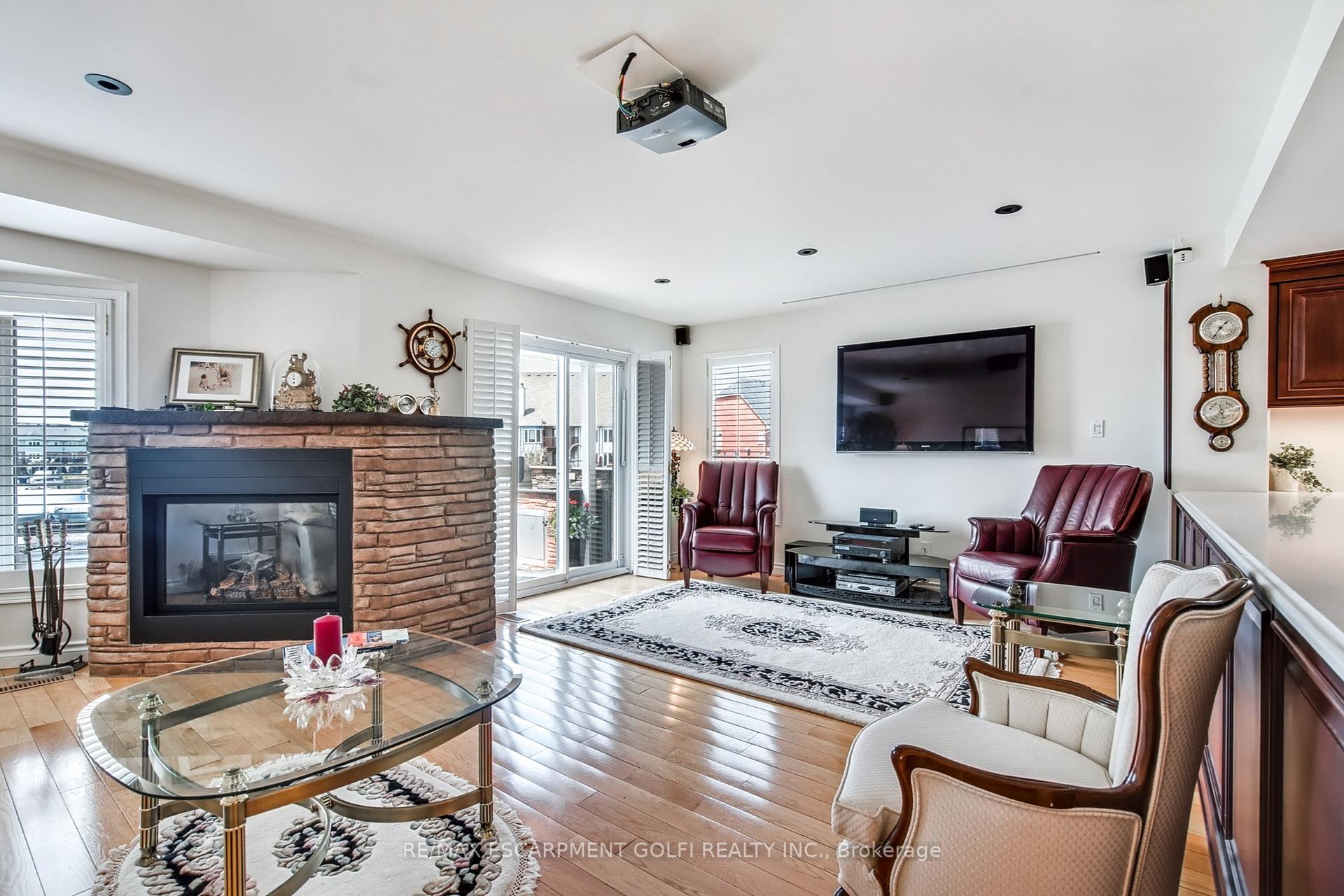 Photo 13 of 67 Sunvale Place, Hamilton, Stoney Creek — HOMEH
