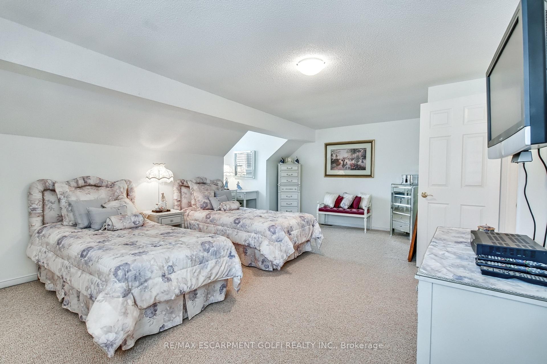 Photo 20 of 67 Sunvale Place, Hamilton, Stoney Creek — HOMEH