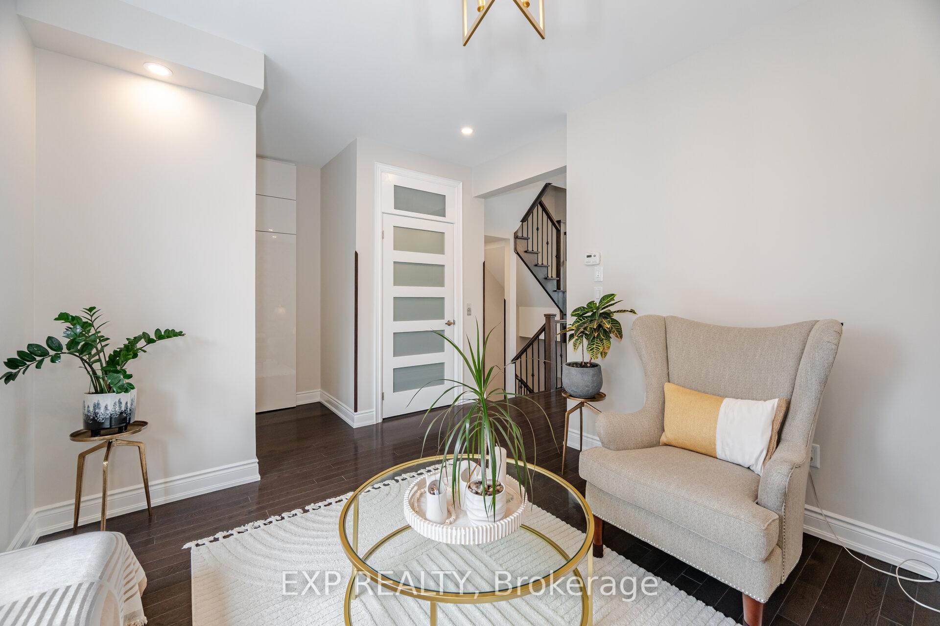 Photo 5 of 54 Ingleside Street, Vaughan, East Woodbridge — HOMEH