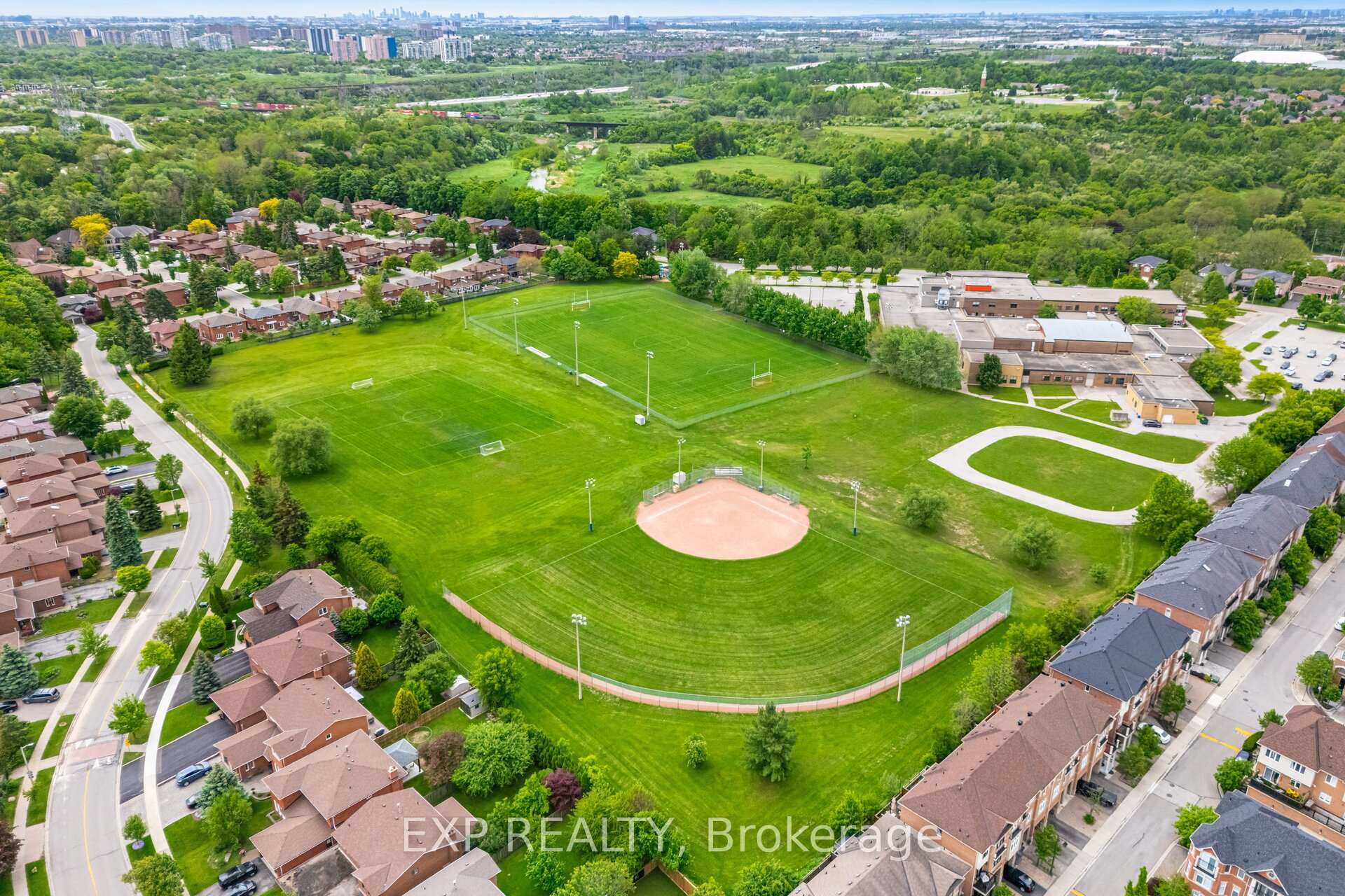 Photo 43 of 54 Ingleside Street, Vaughan, East Woodbridge — HOMEH