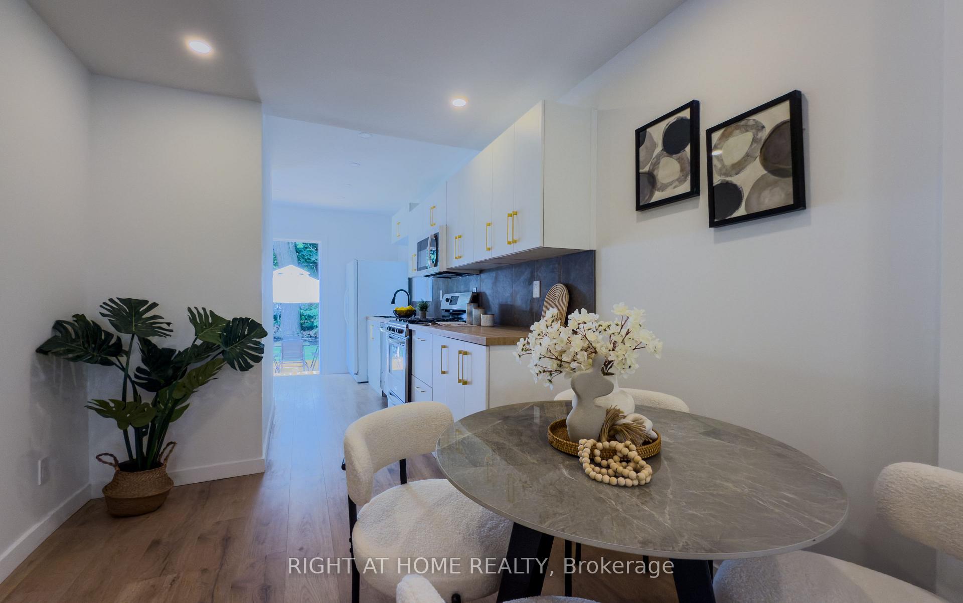Photo 18 of 32 Brenton Street, Toronto, Crescent Town — HOMEH
