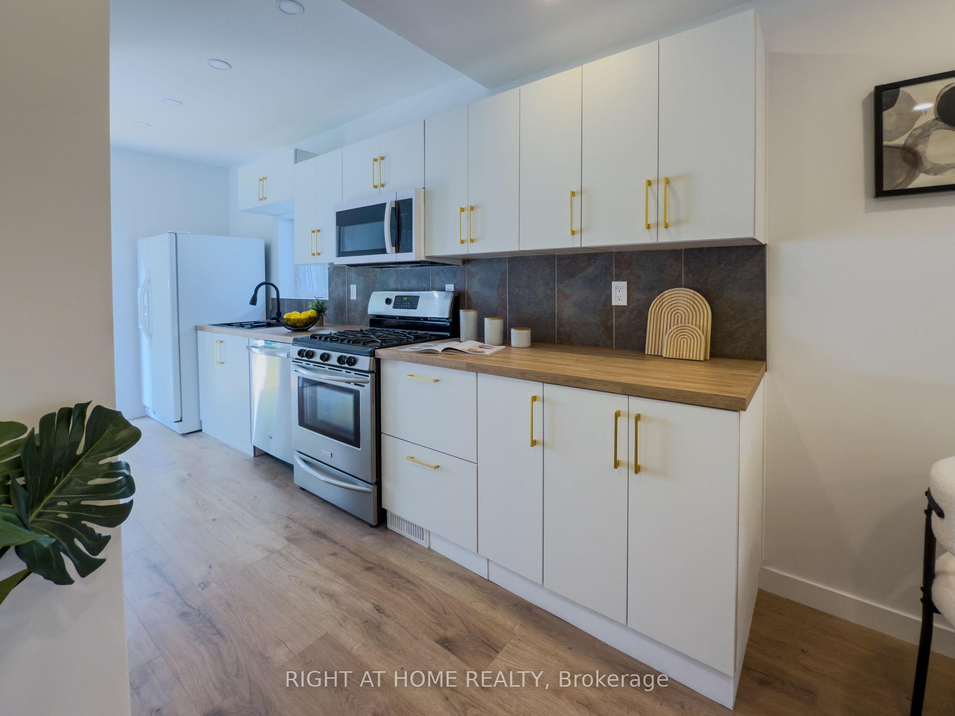 Photo 6 of 32 Brenton Street, Toronto, Crescent Town — HOMEH