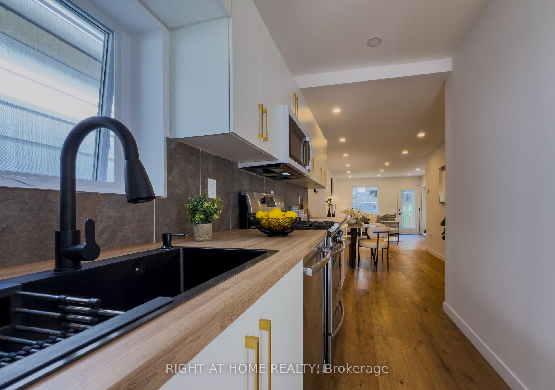 Photo 29 of 32 Brenton Street, Toronto, Crescent Town — HOMEH