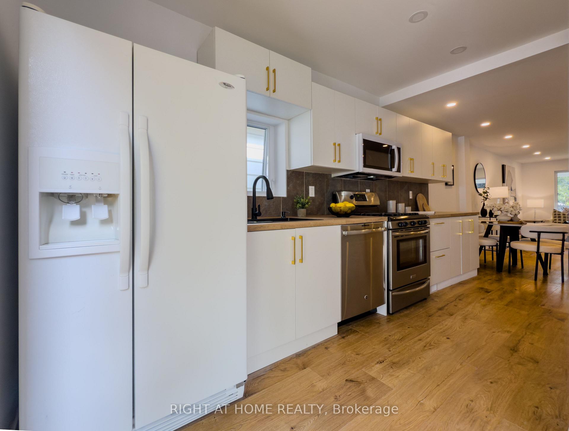 Photo 9 of 32 Brenton Street, Toronto, Crescent Town — HOMEH