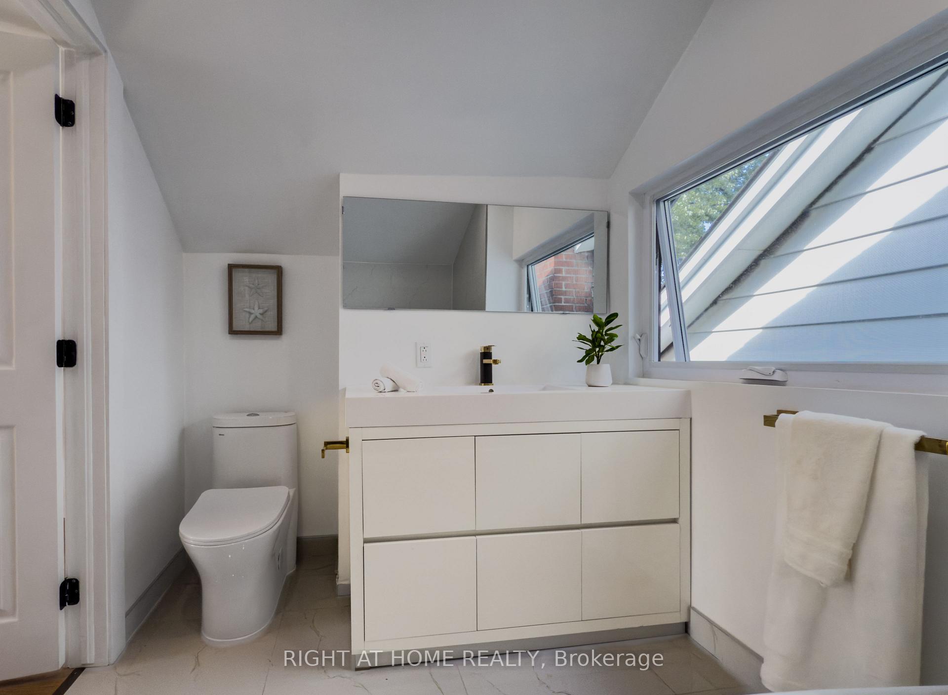 Photo 34 of 32 Brenton Street, Toronto, Crescent Town — HOMEH